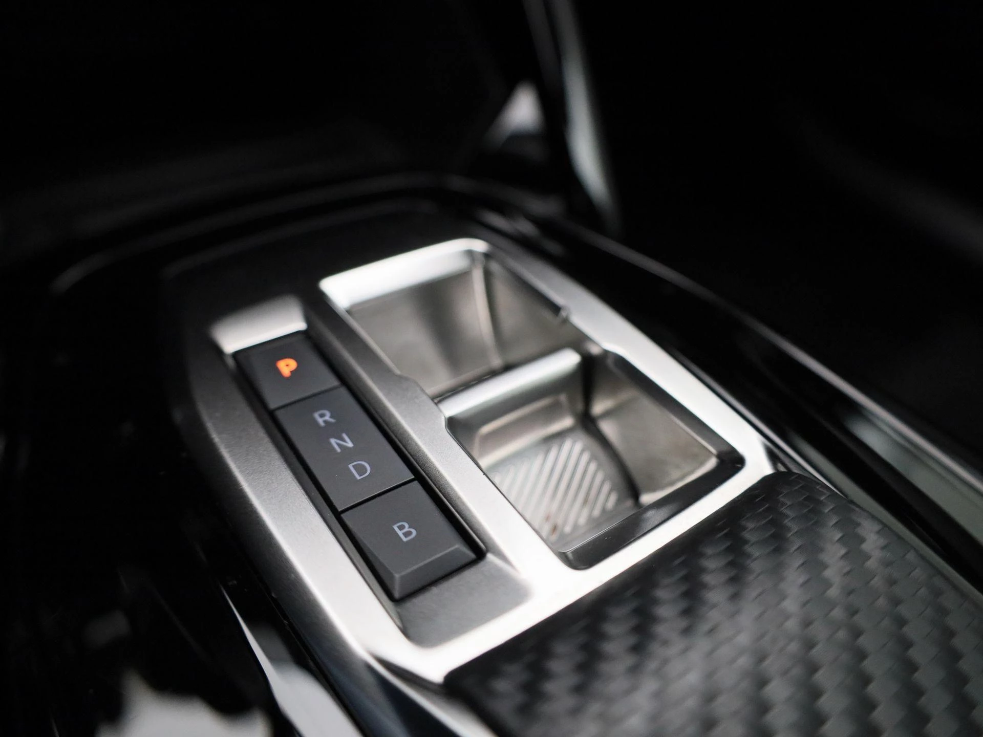 Peugeot-e-208-image-25
