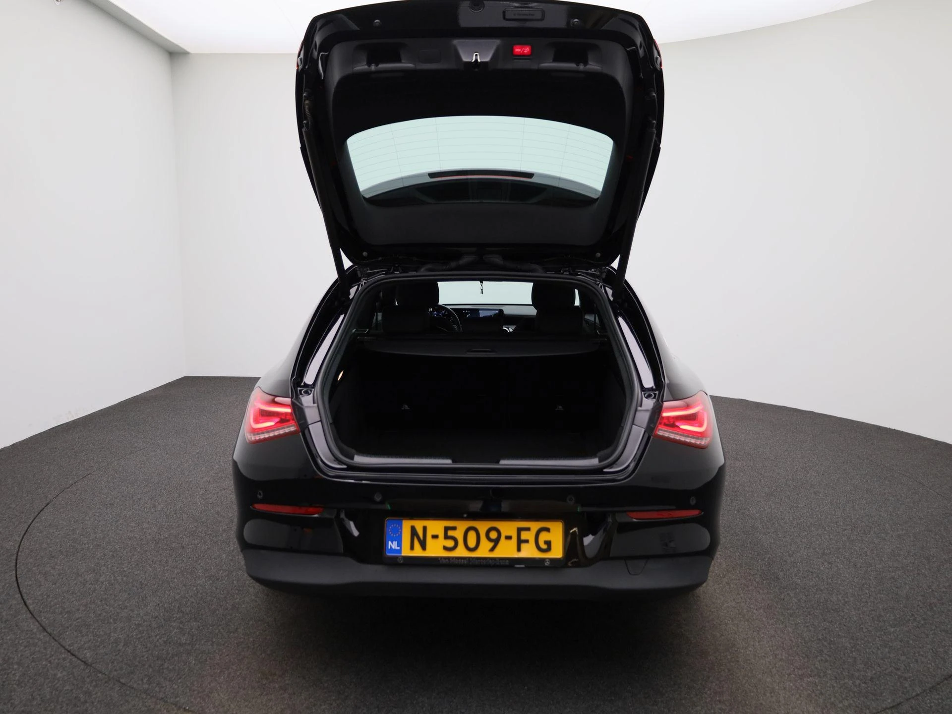 Mercedes-Benz-CLA-image-10