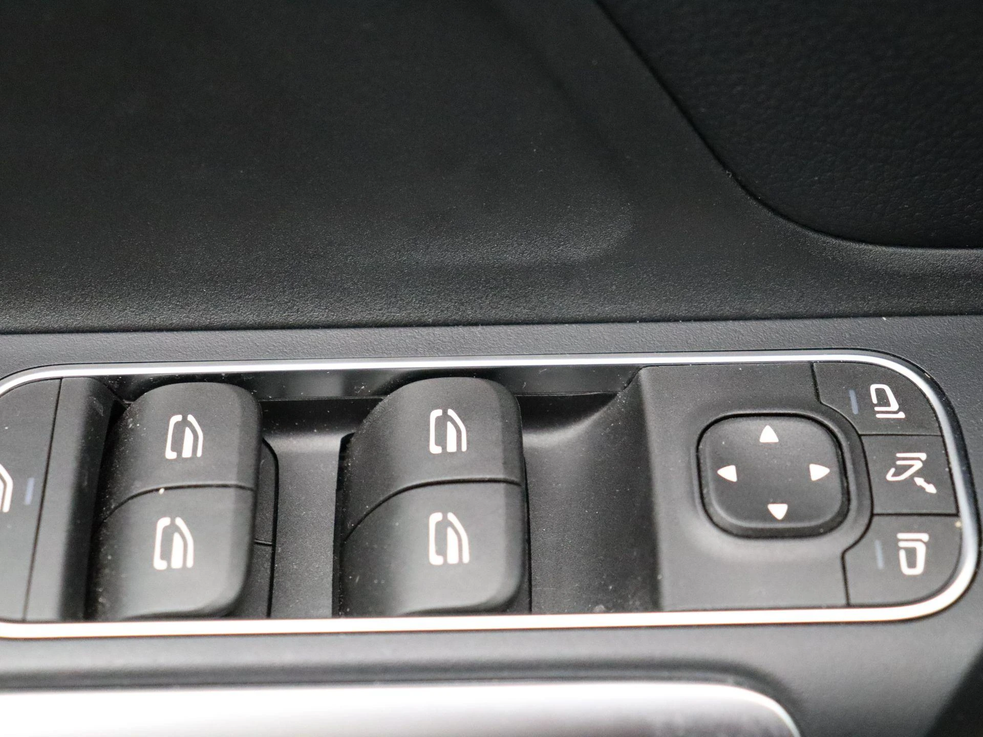 Mercedes-Benz-EQA-image-9