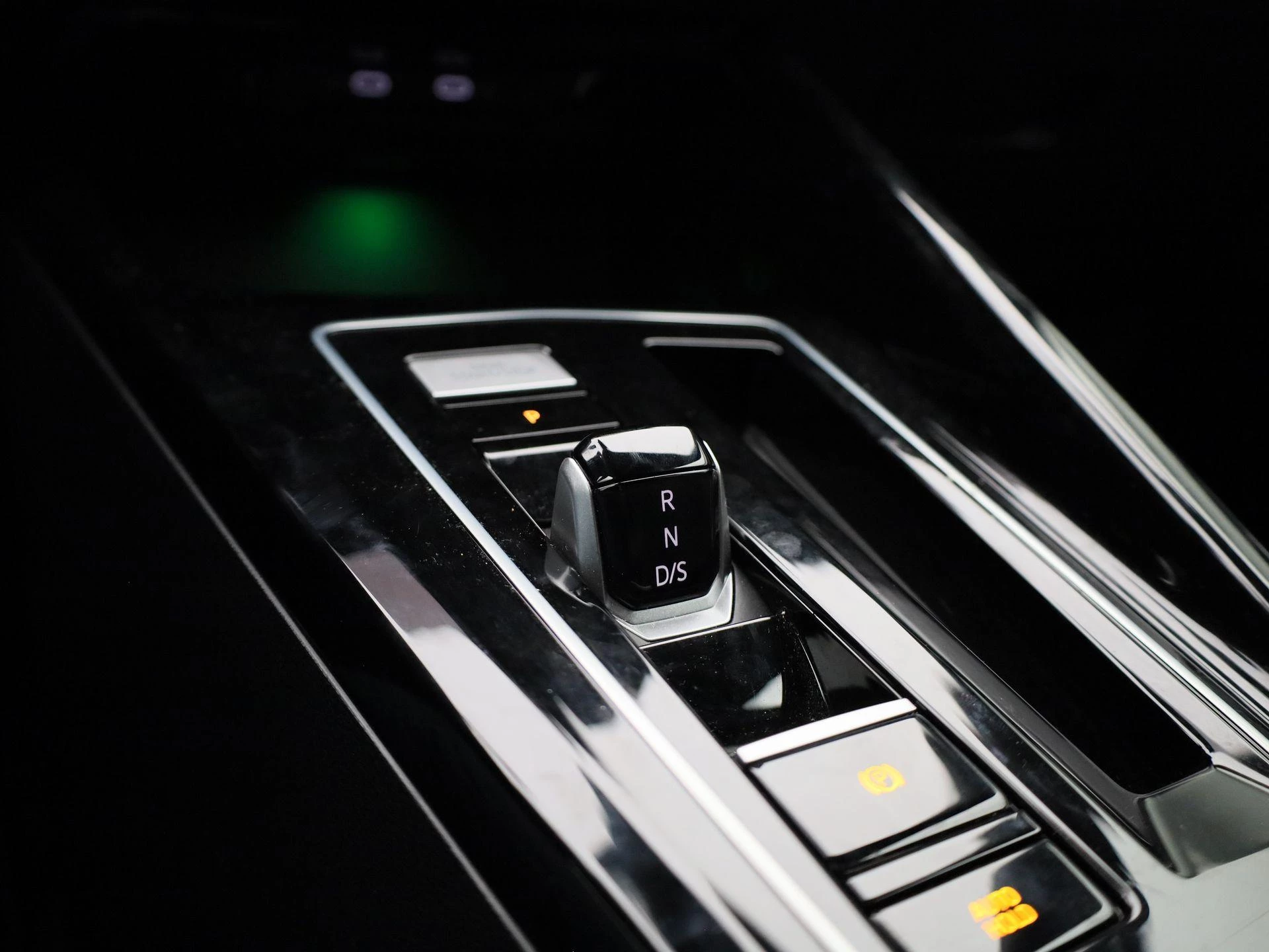 Volkswagen-Golf-image-17