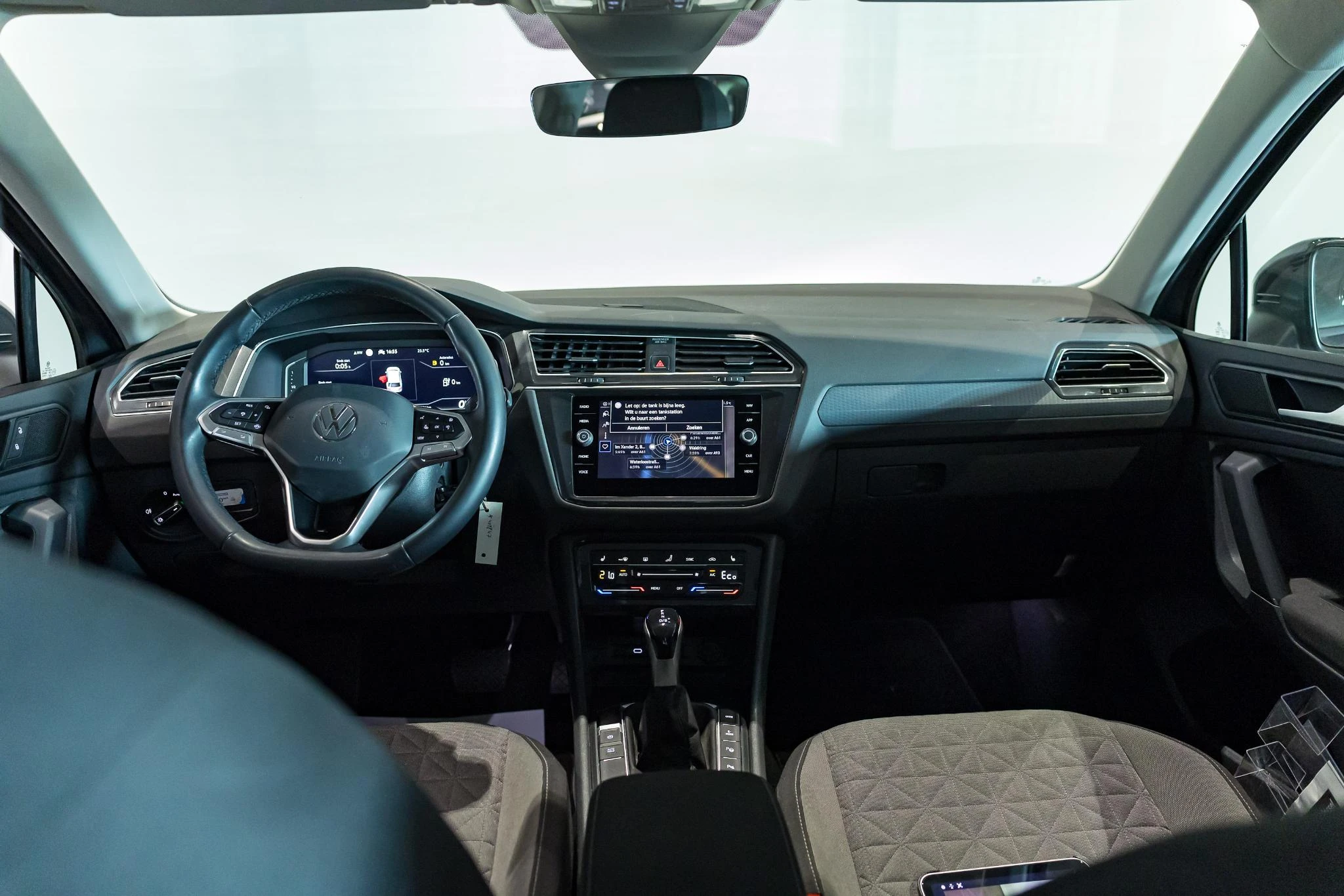 Volkswagen-Tiguan-image-17