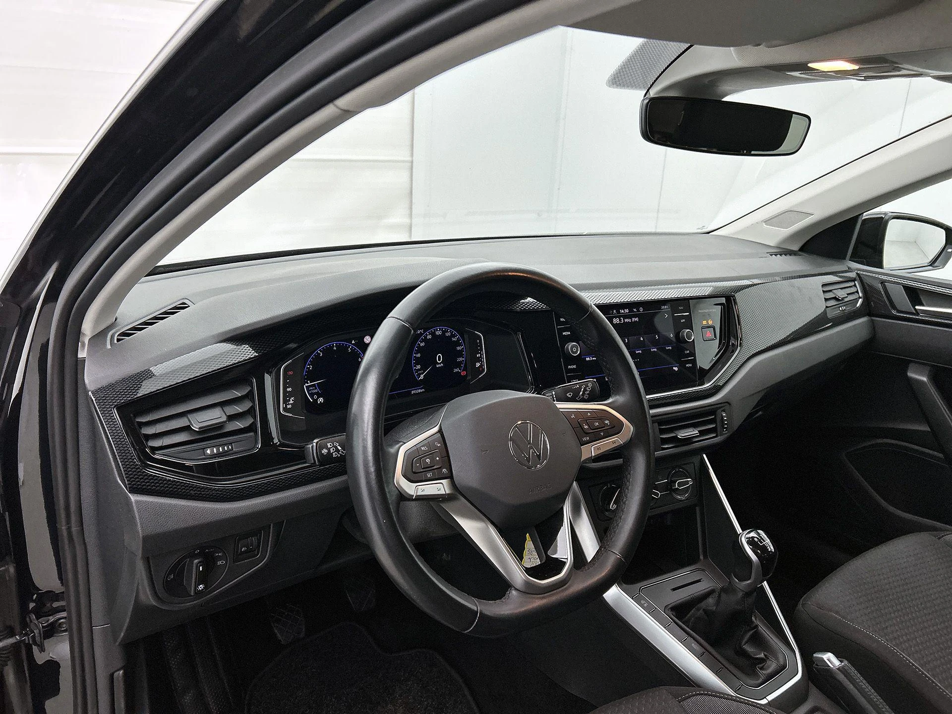 Volkswagen-Polo-image-16
