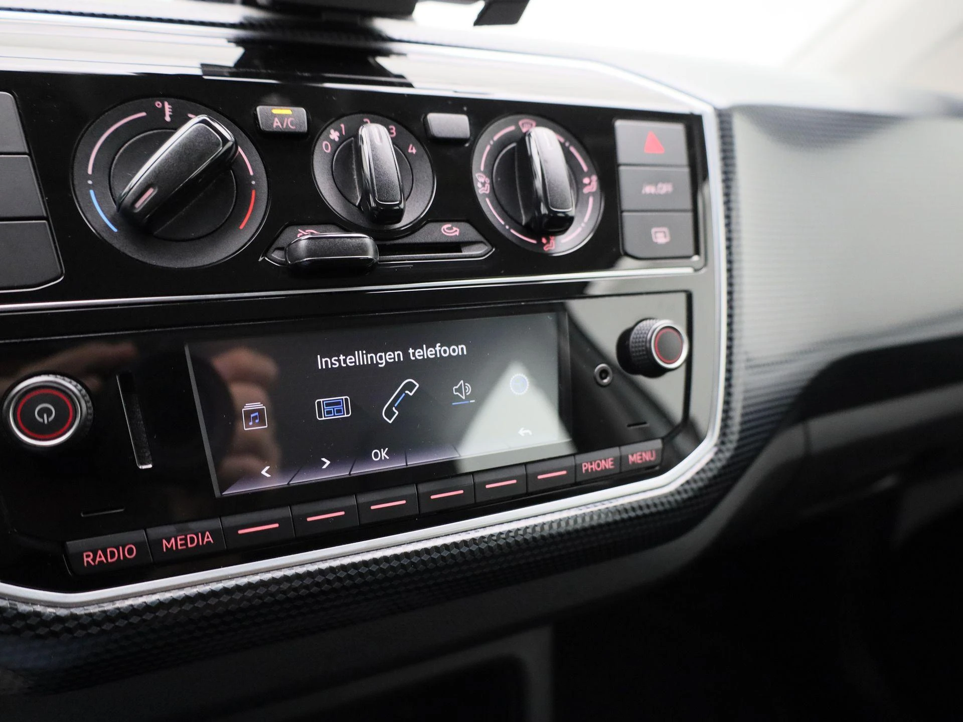 Volkswagen-up!-image-22