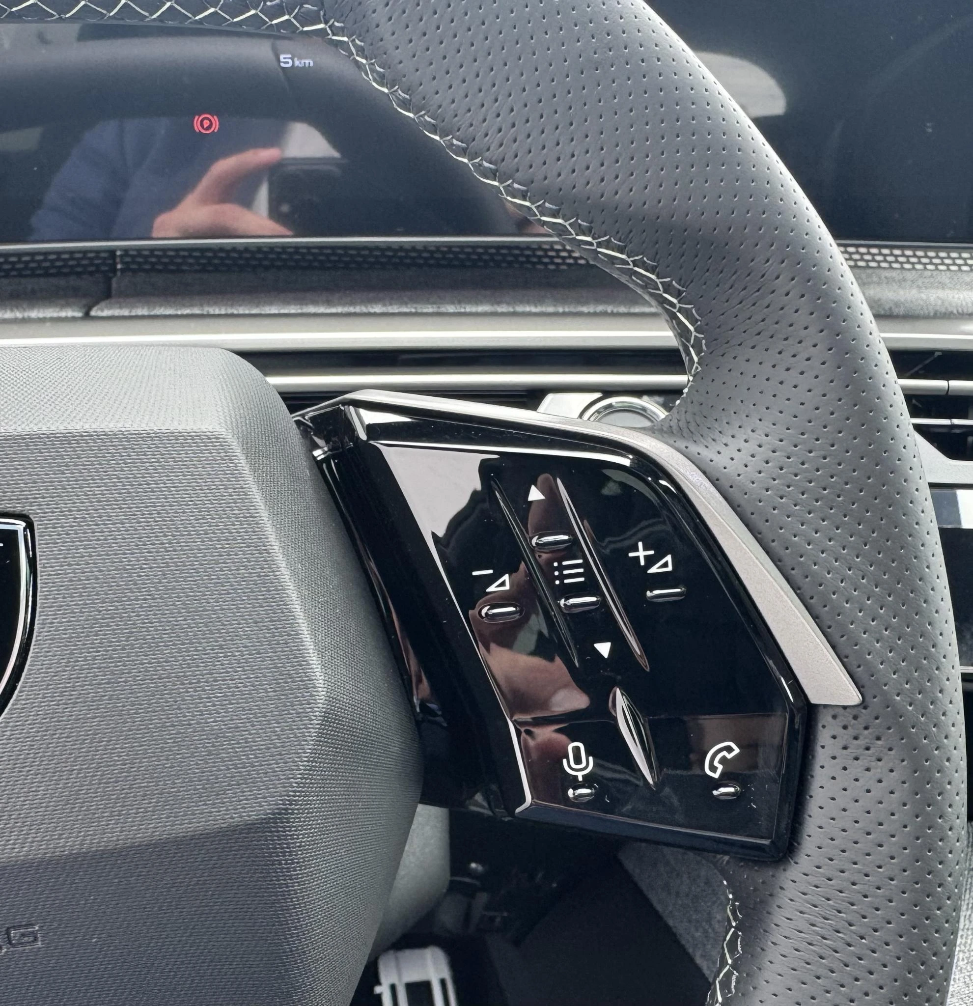 Peugeot-e-5008-image-24
