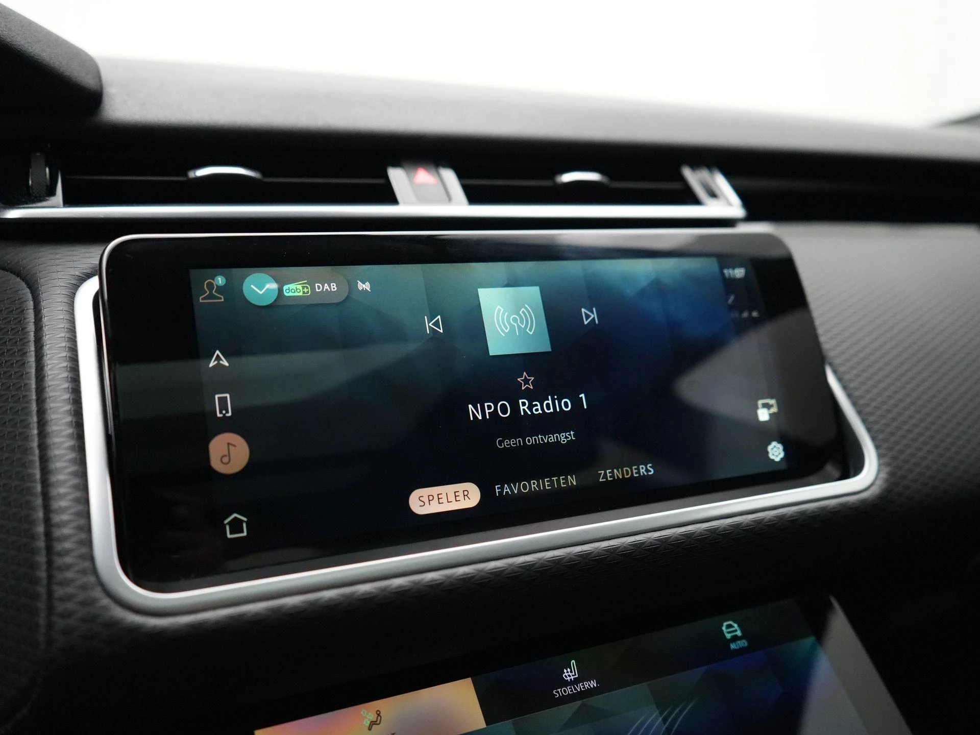 Land Rover-Range Rover Velar-image-35