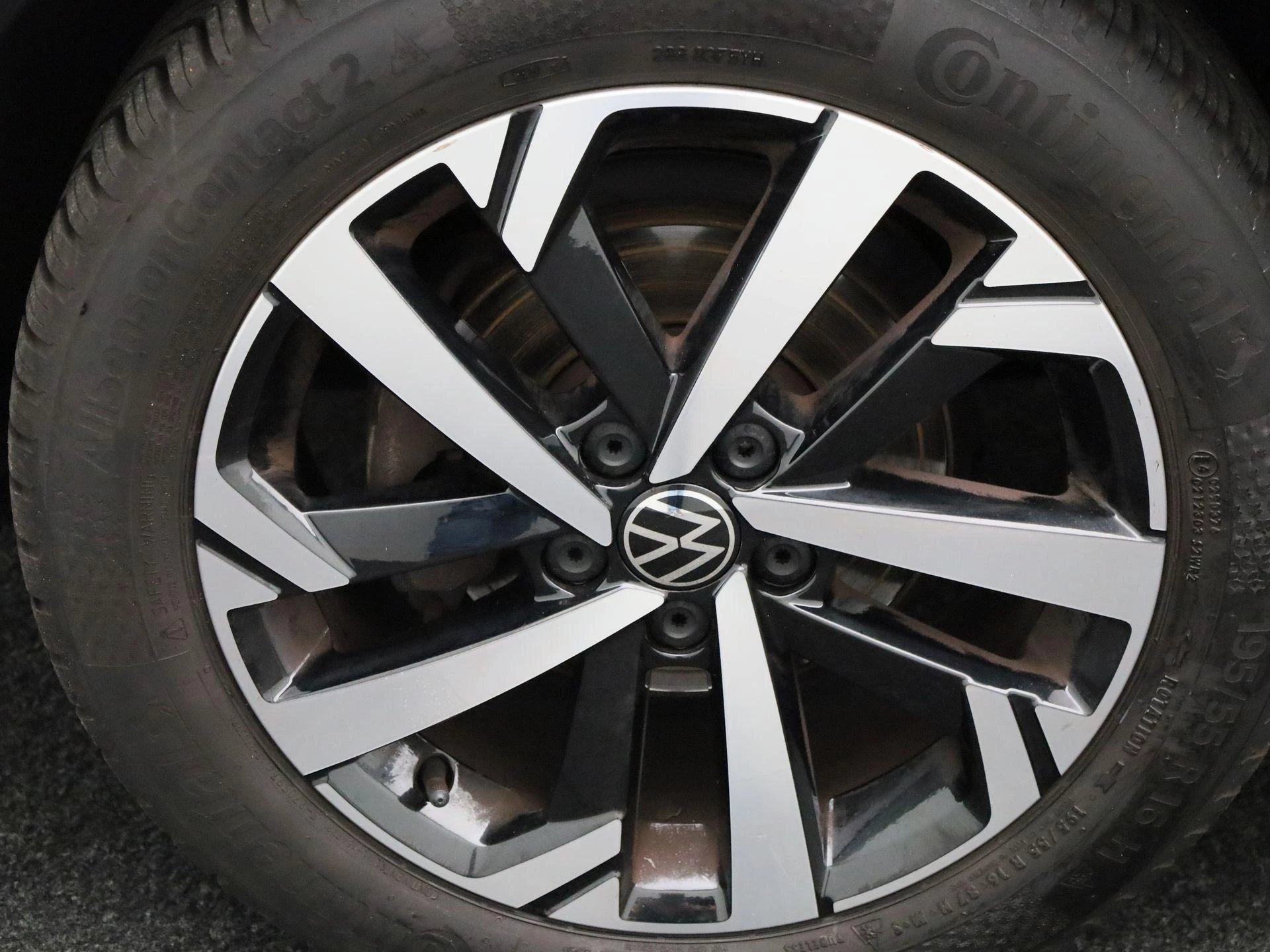 Volkswagen-Polo-image-13