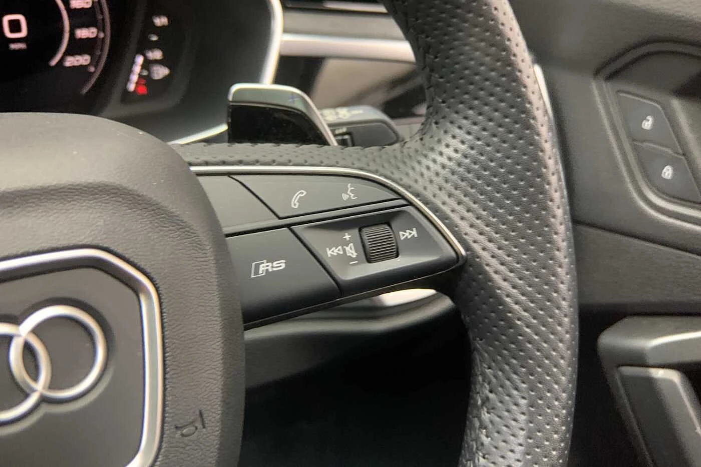 Audi-RSQ3-image-23