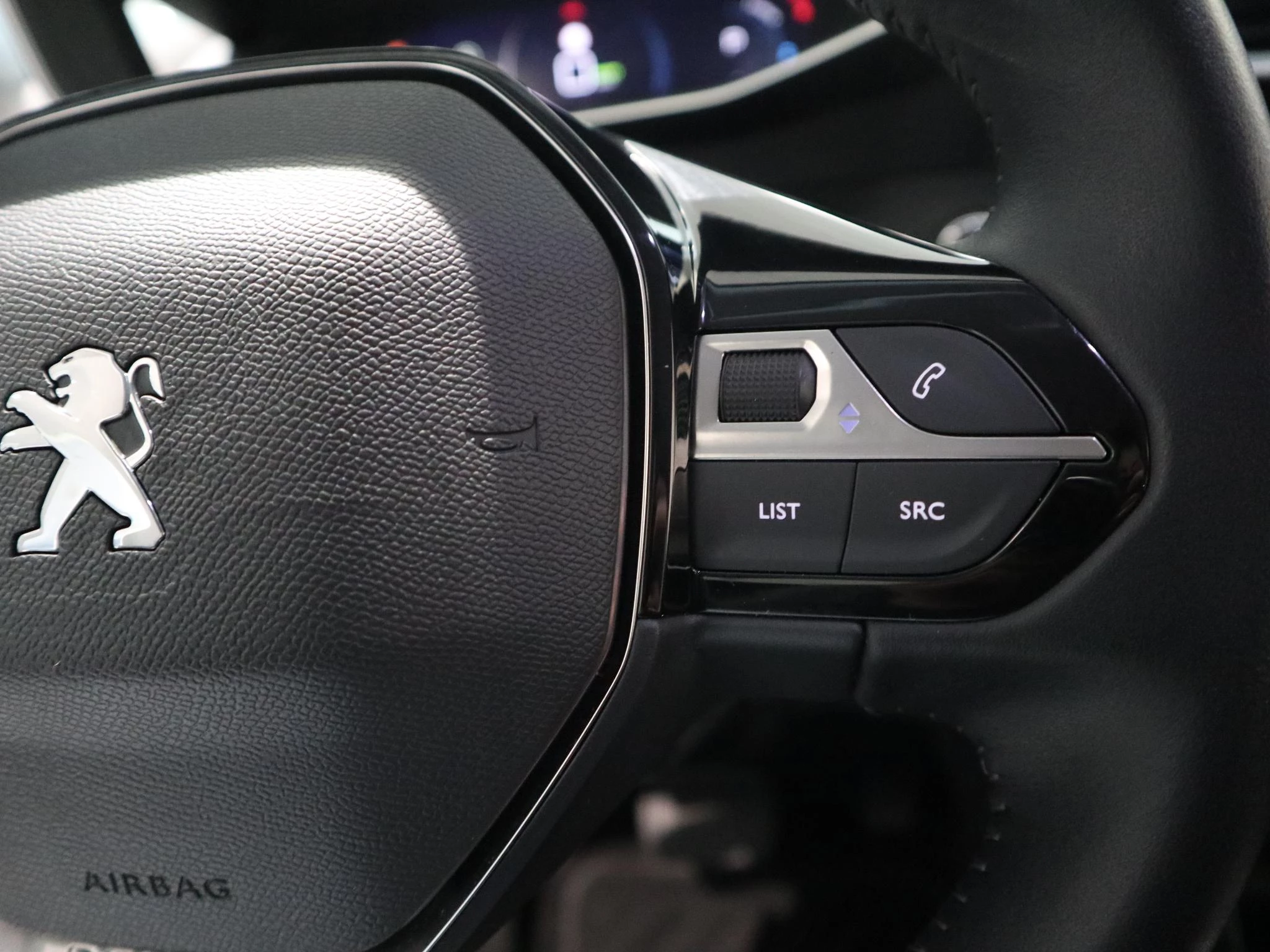 Peugeot-e-2008-image-12