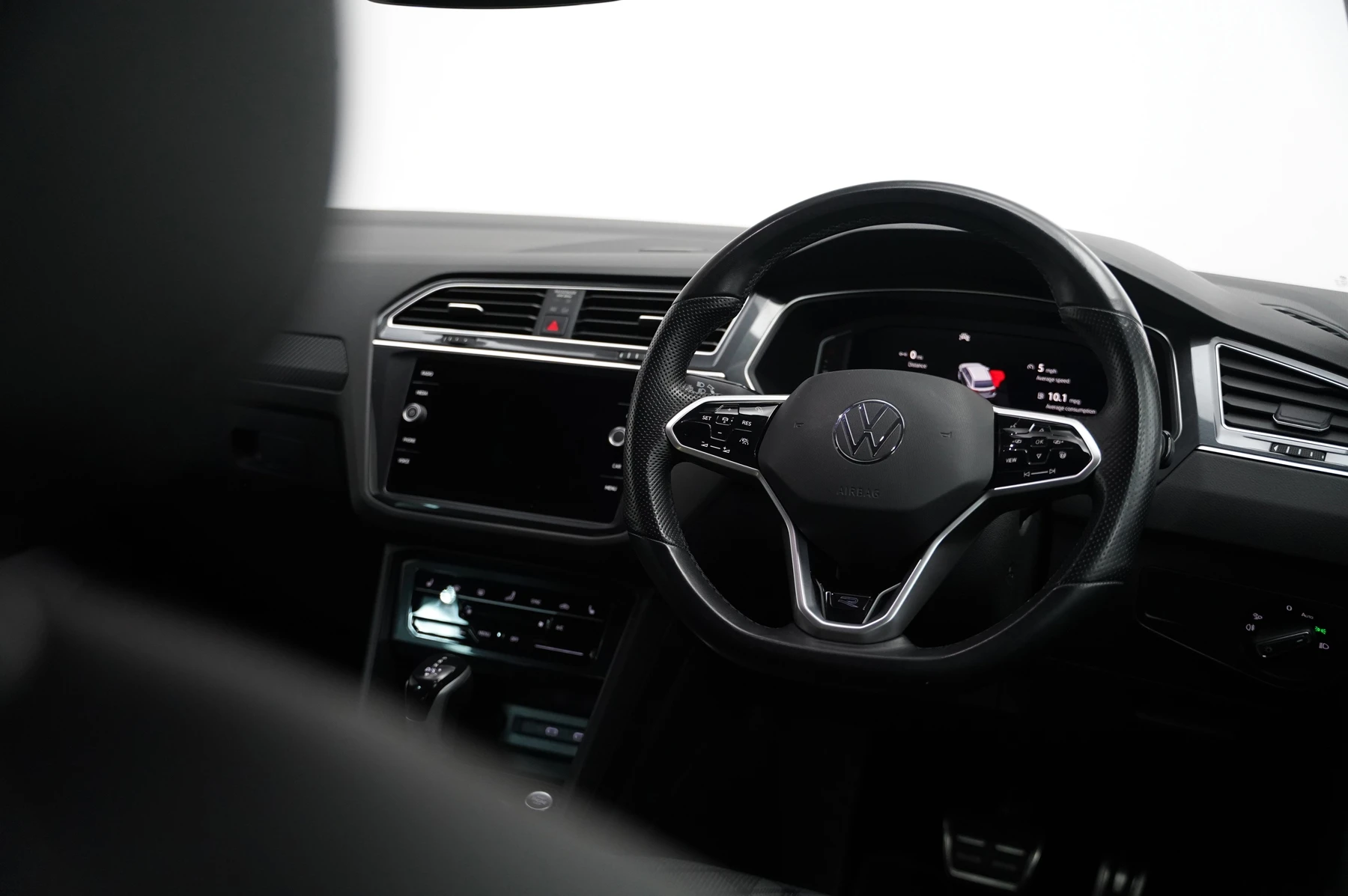 Volkswagen-Tiguan-image-9