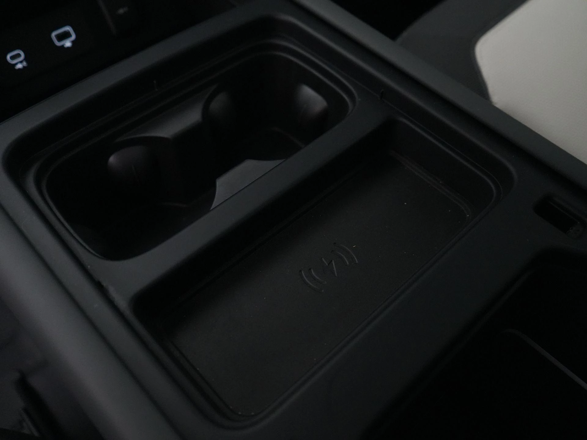 Land Rover-Defender-image-16