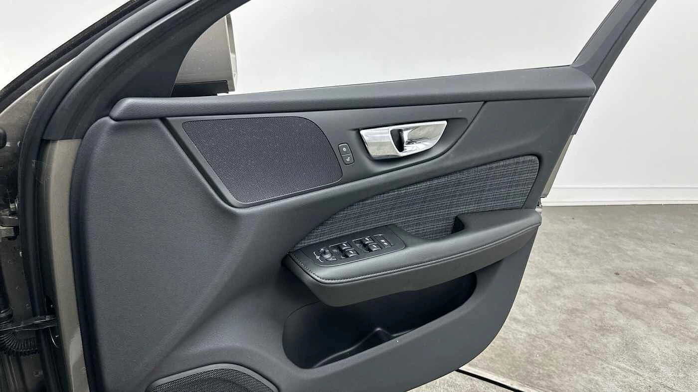 Volvo-V60-image-35
