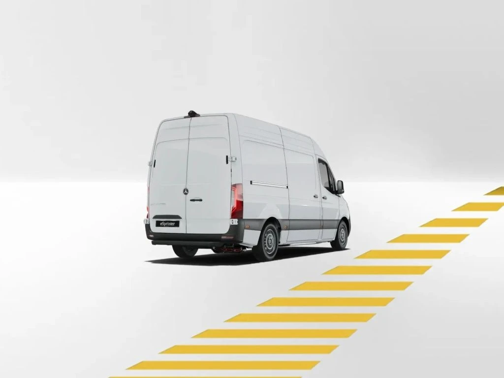 Mercedes-Benz-eSprinter 320-image-6