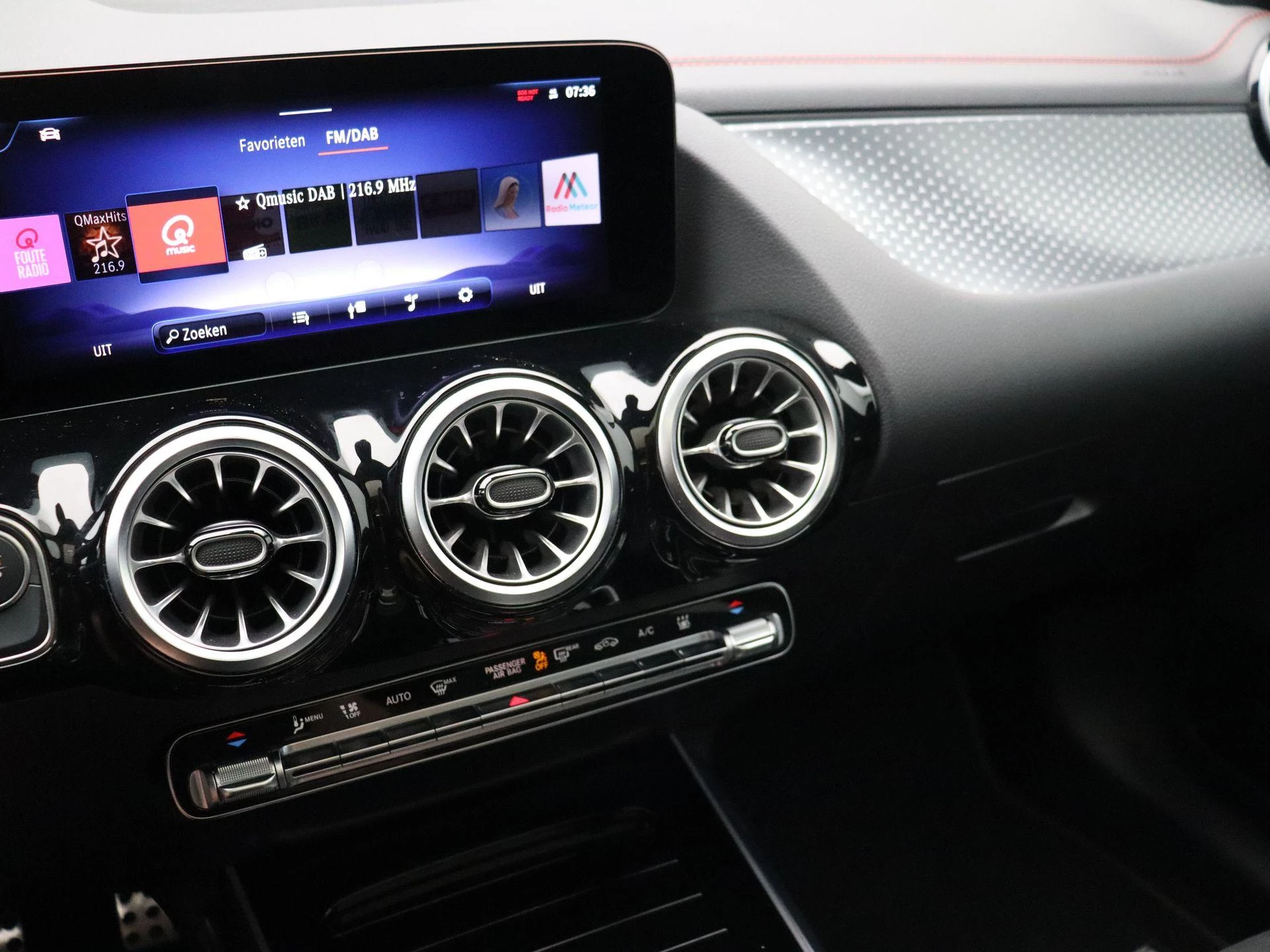 Mercedes-Benz EQA 250+ AMG Line + PANORAMISCH DAK + CARPLAY + CAMERA +