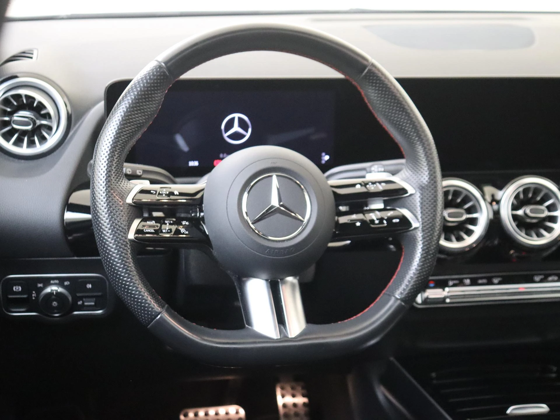 Mercedes-Benz-B-Klasse-image-9