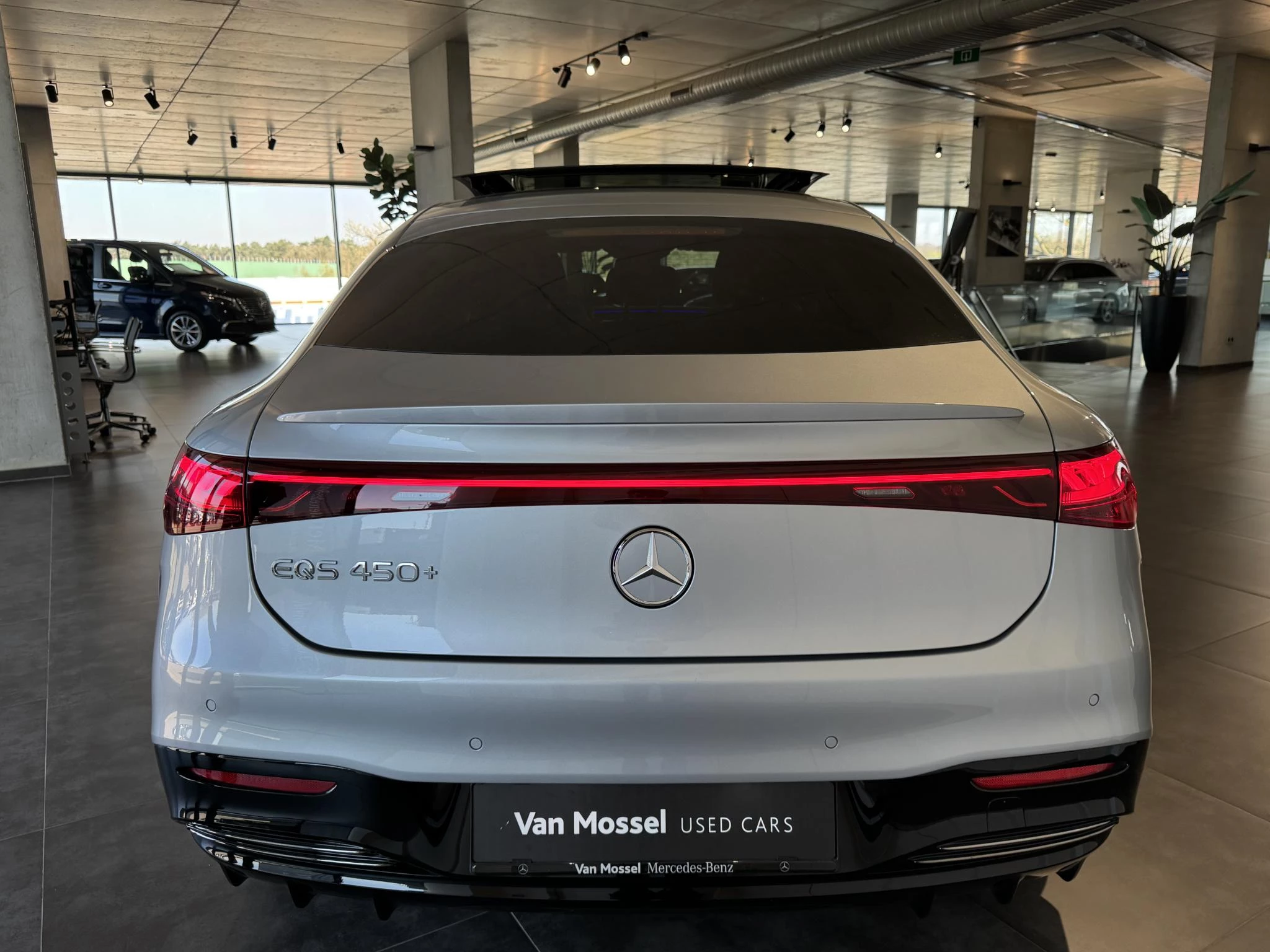 Mercedes-Benz-EQS-image-11