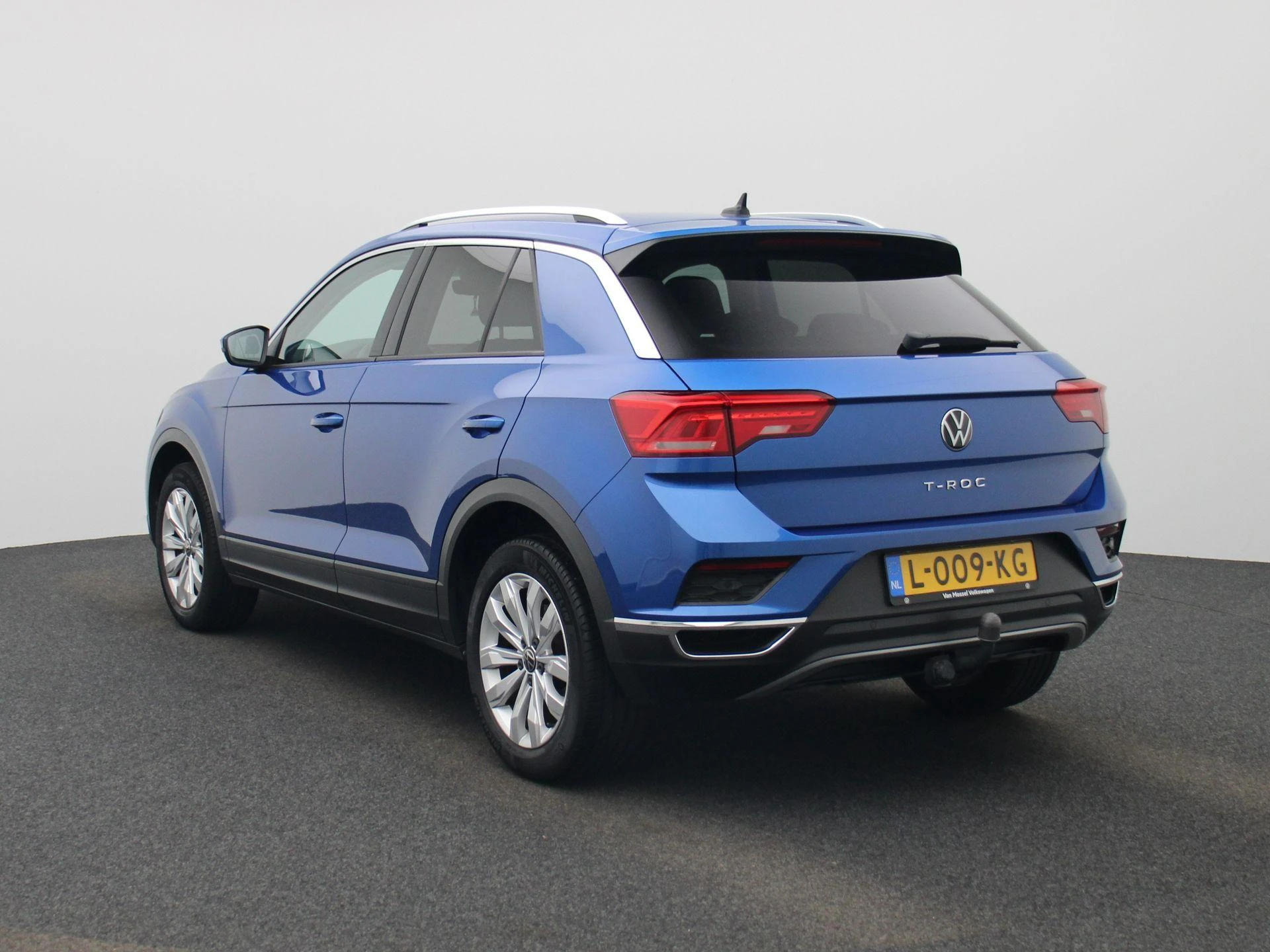 Volkswagen-T-Roc-image-1