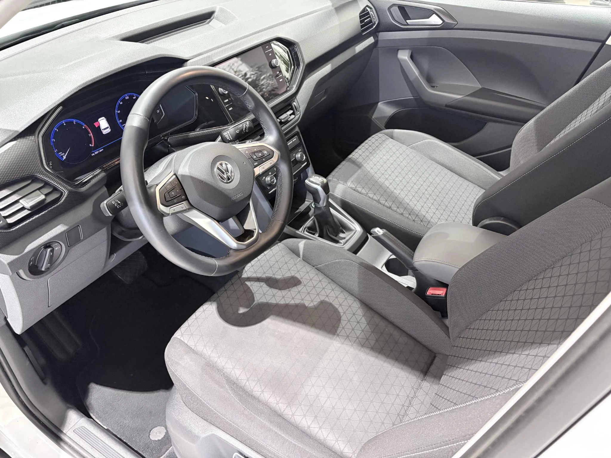 Volkswagen-T-Cross-image-11