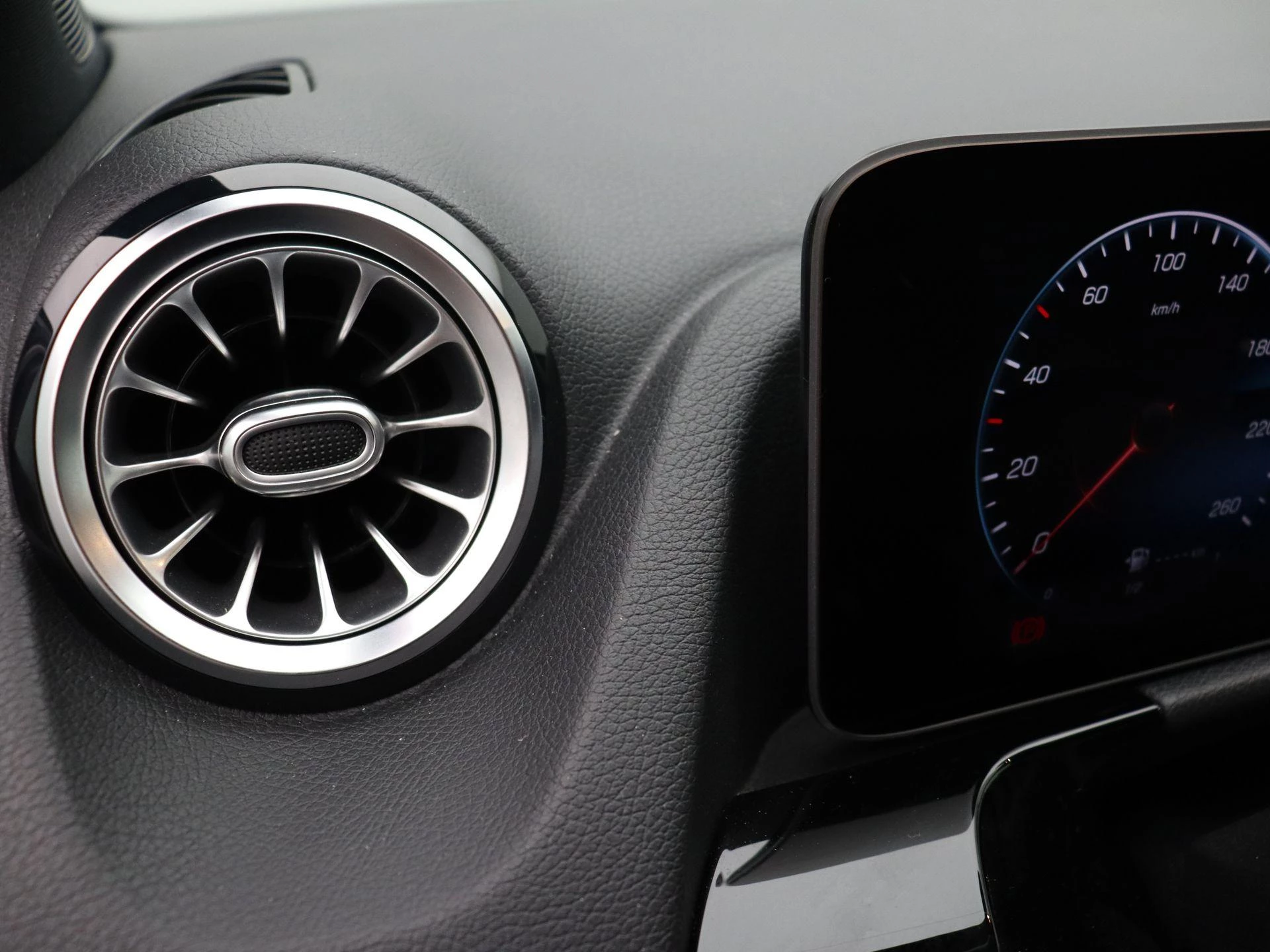 Mercedes-Benz B-Klasse 250 AMG Line + 224 PK + CARPLAY + NIGHTPAKKET +