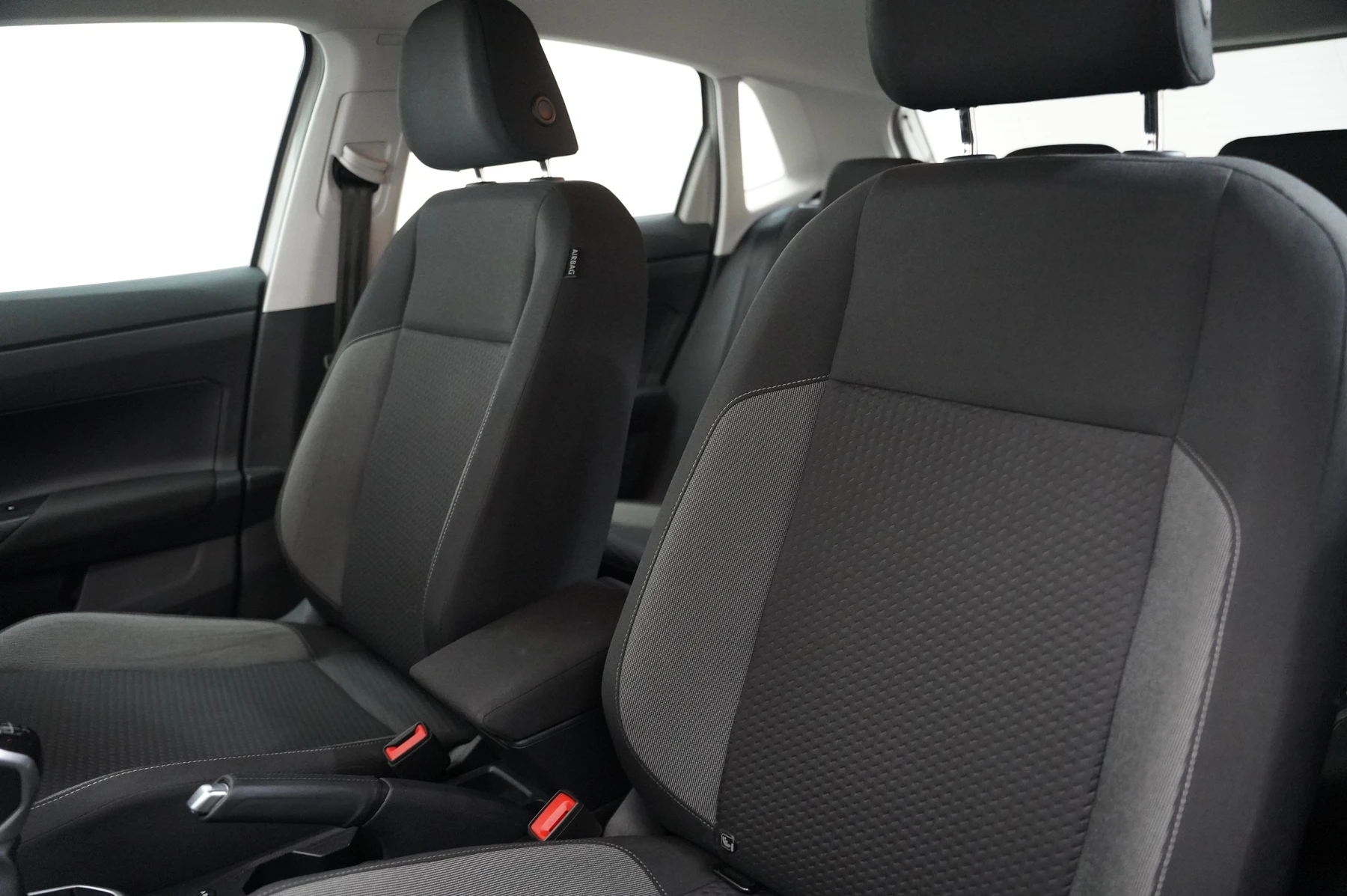 Volkswagen-Polo-image-24