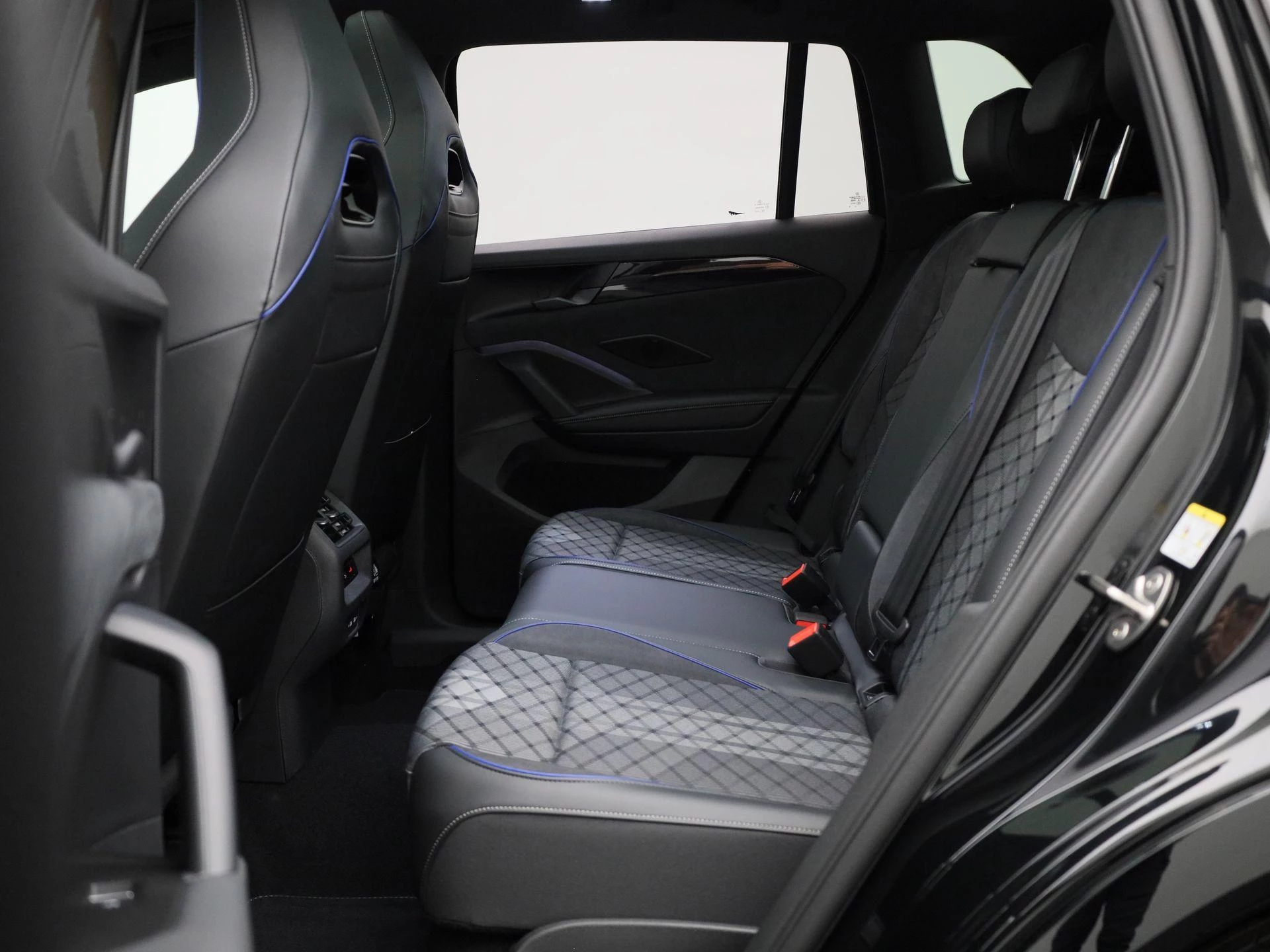Volkswagen-Tiguan-image-11