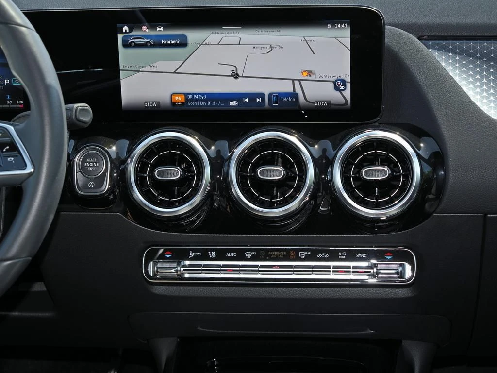 Mercedes-Benz-GLA 200 d-image-11