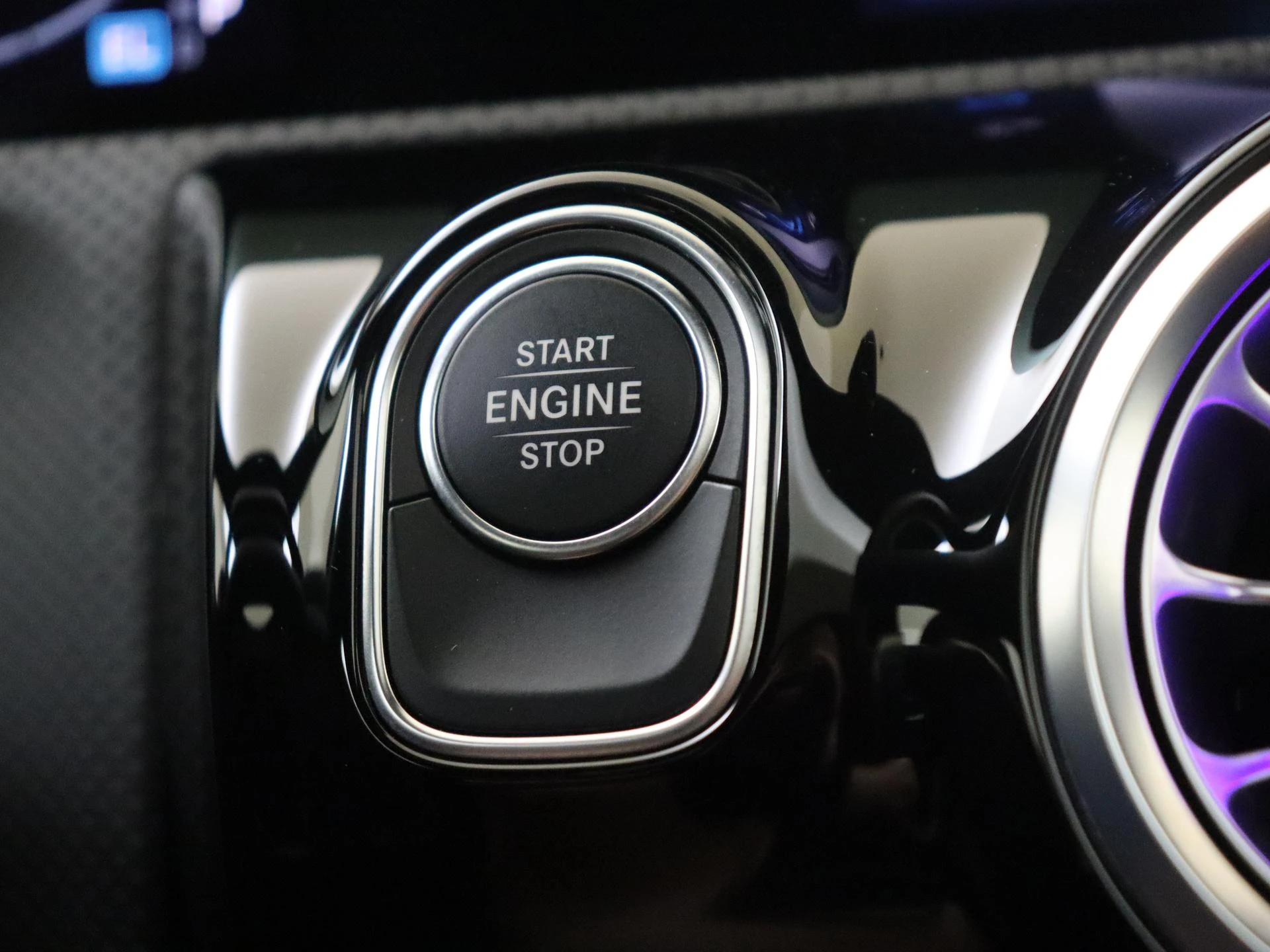 Mercedes-Benz-CLA-image-21
