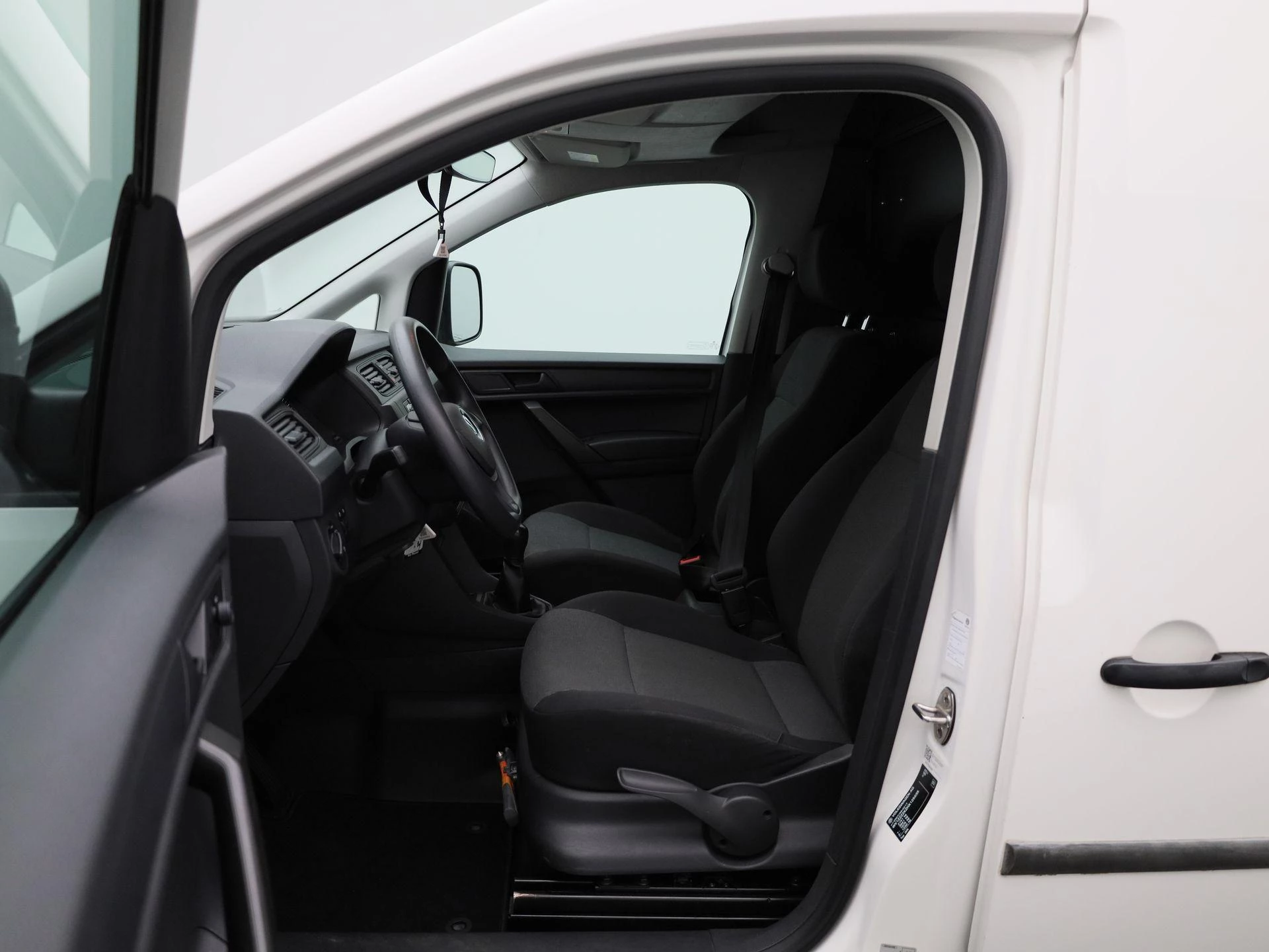Volkswagen-Caddy-image-6