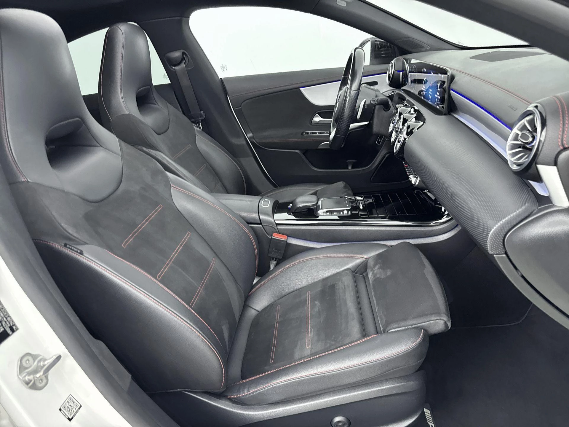 Mercedes-Benz-CLA-image-21