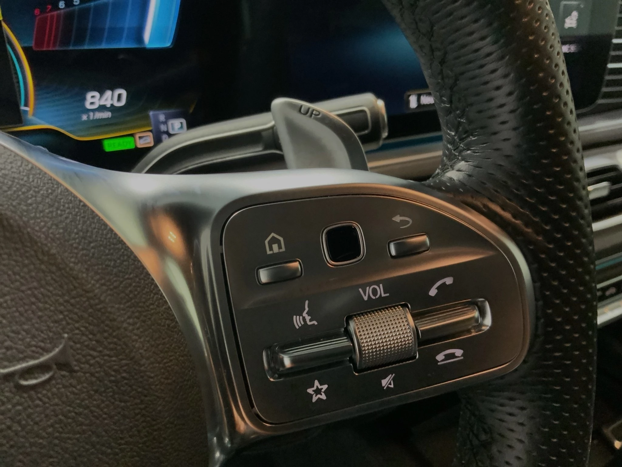 Mercedes-Benz-GLE-image-22