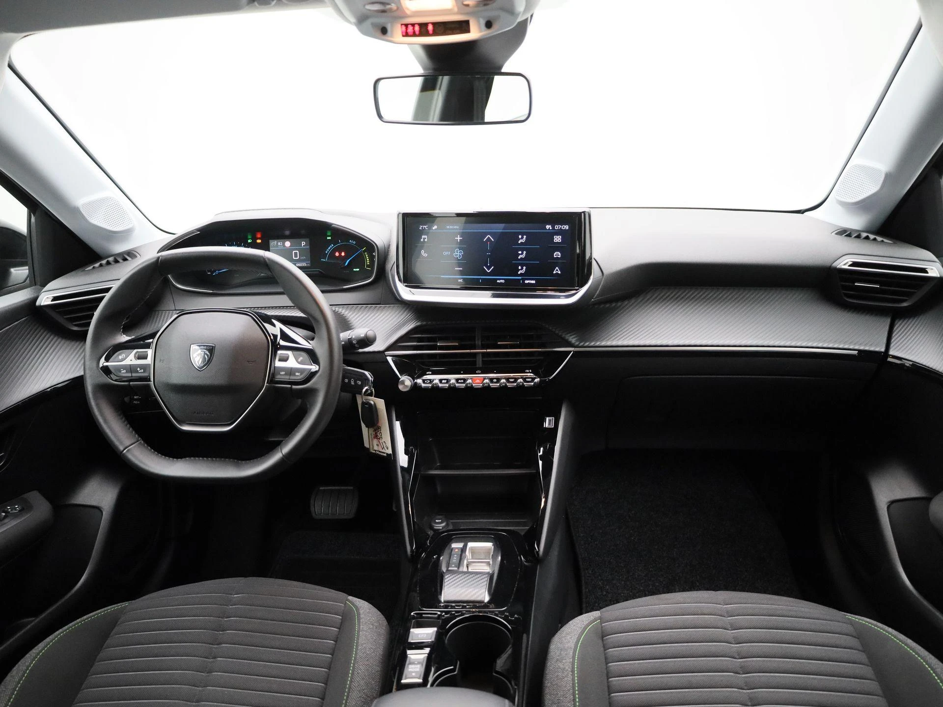 Peugeot-e-208-image-36
