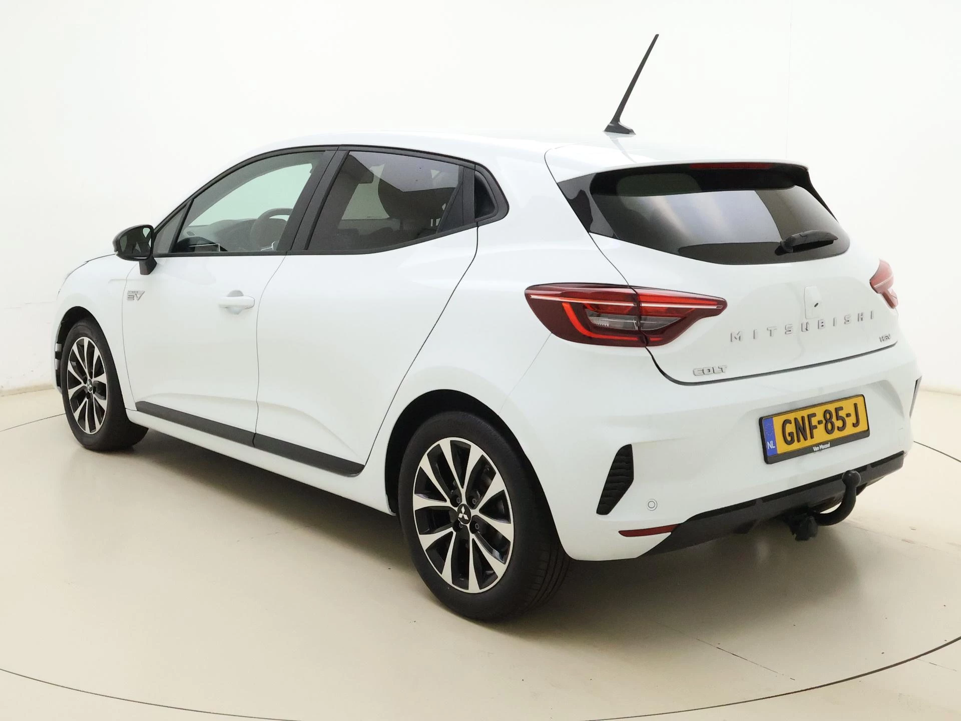 Mitsubishi-Colt-image-6