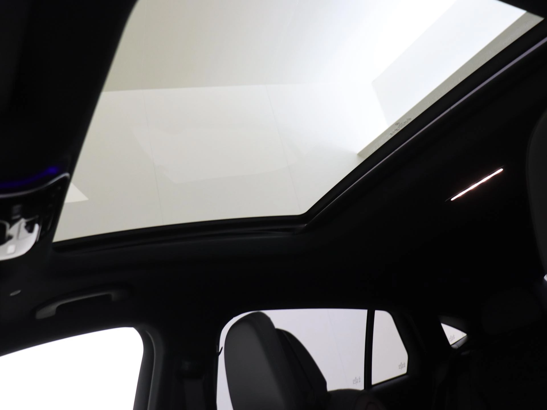 Mercedes-Benz-GLC-image-30