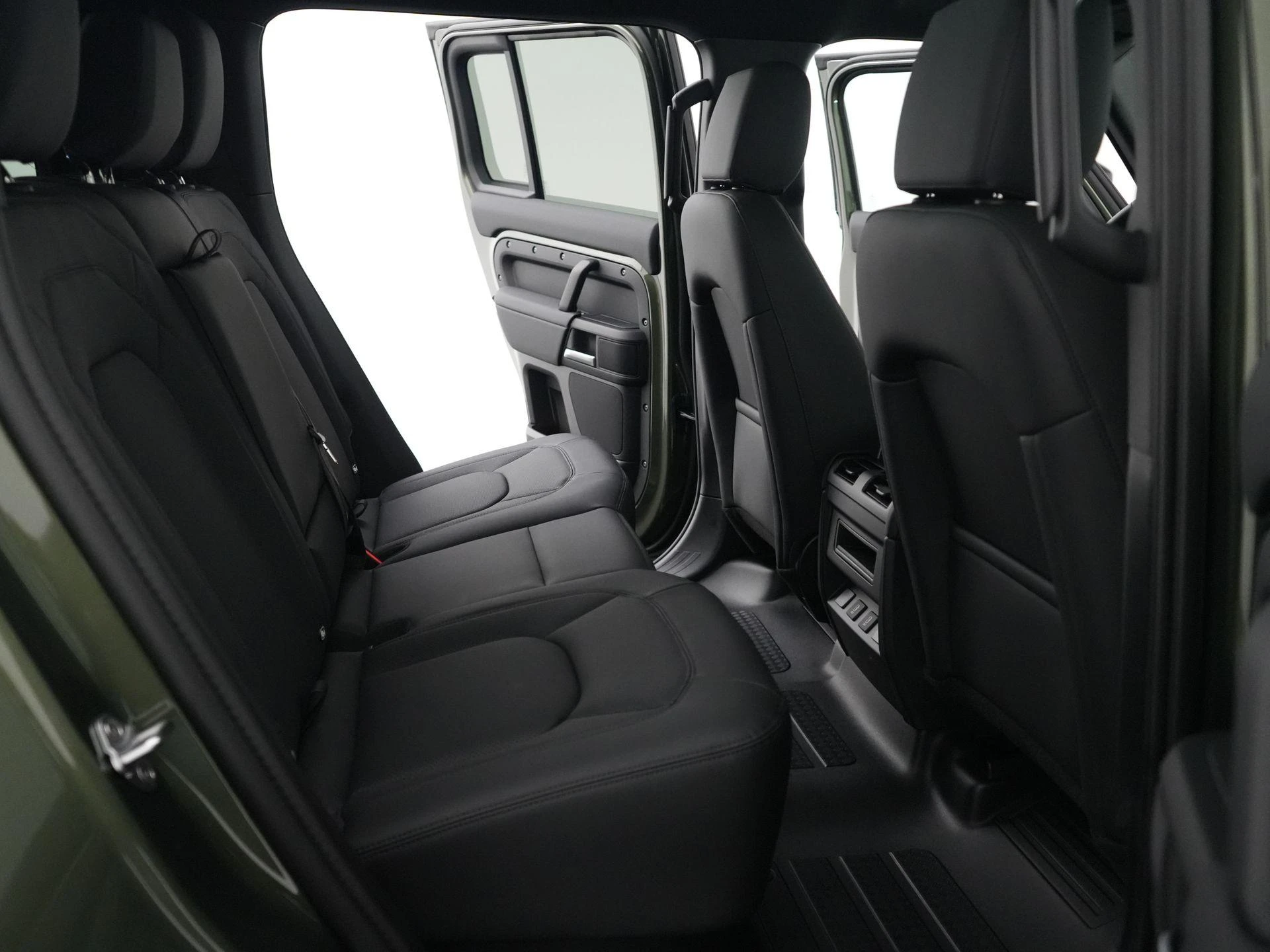 Land Rover-Defender-image-38