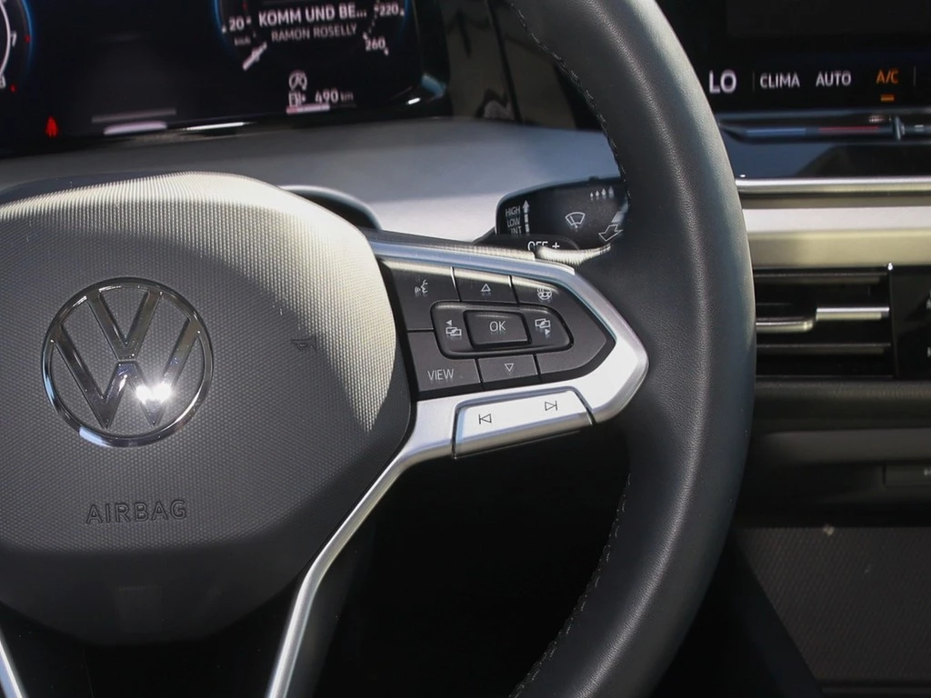 Volkswagen Golf VIII 1.5 eTSI DSG Life Pano, AHK, VWG