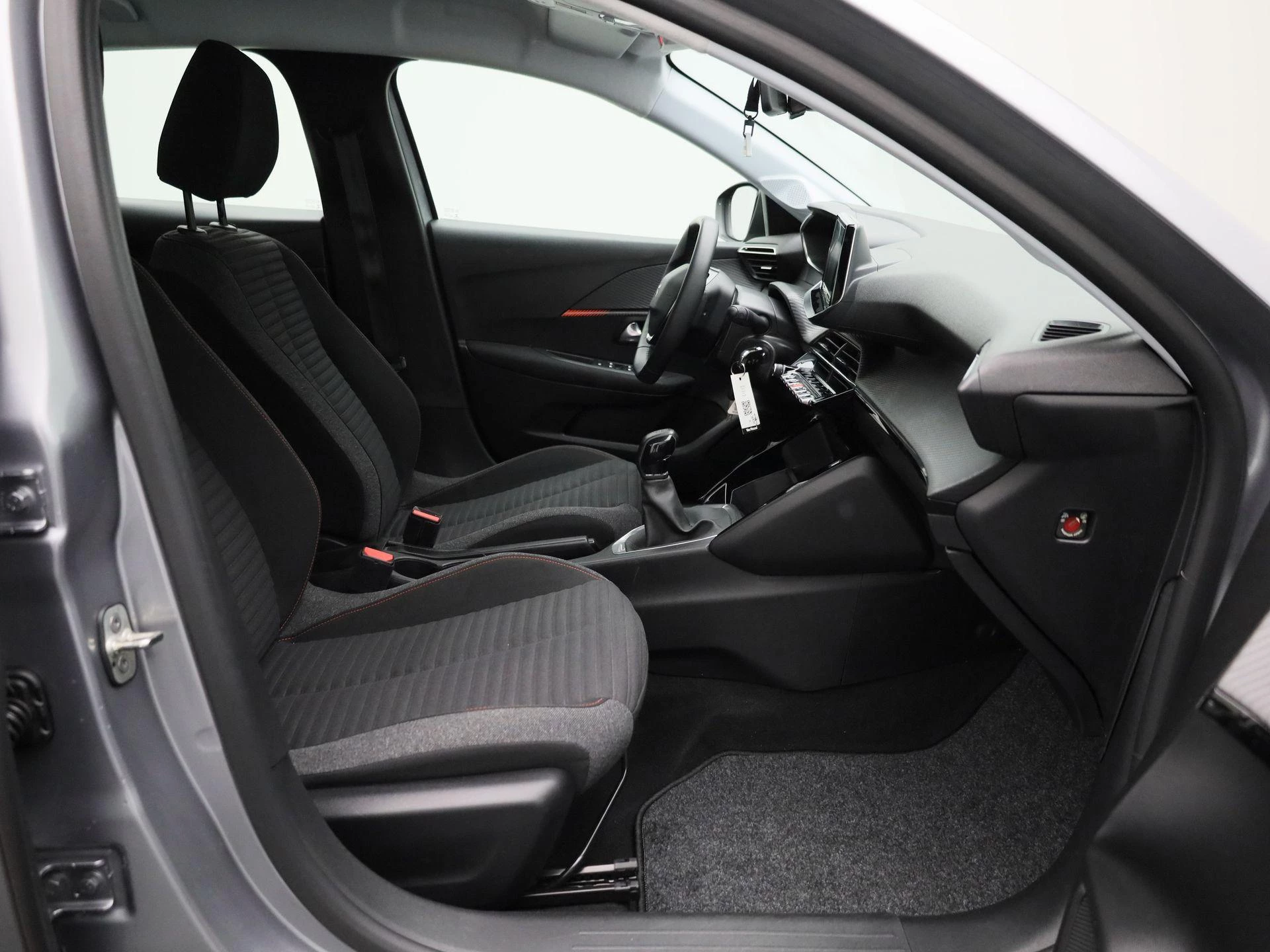 Peugeot-208-image-27
