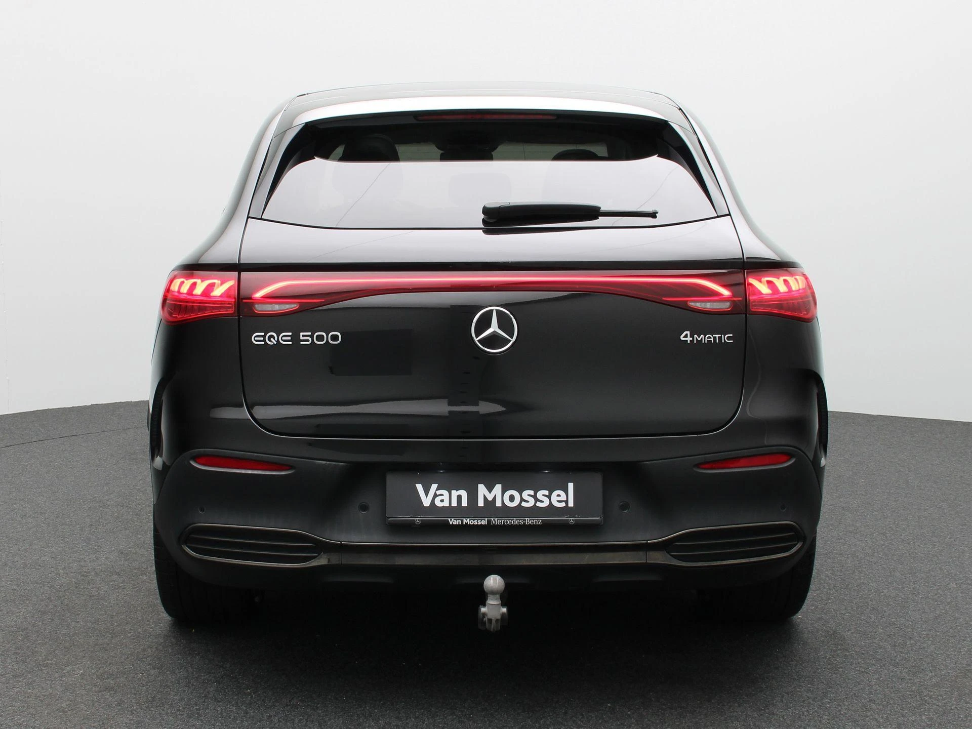 Mercedes-Benz-EQE-image-4