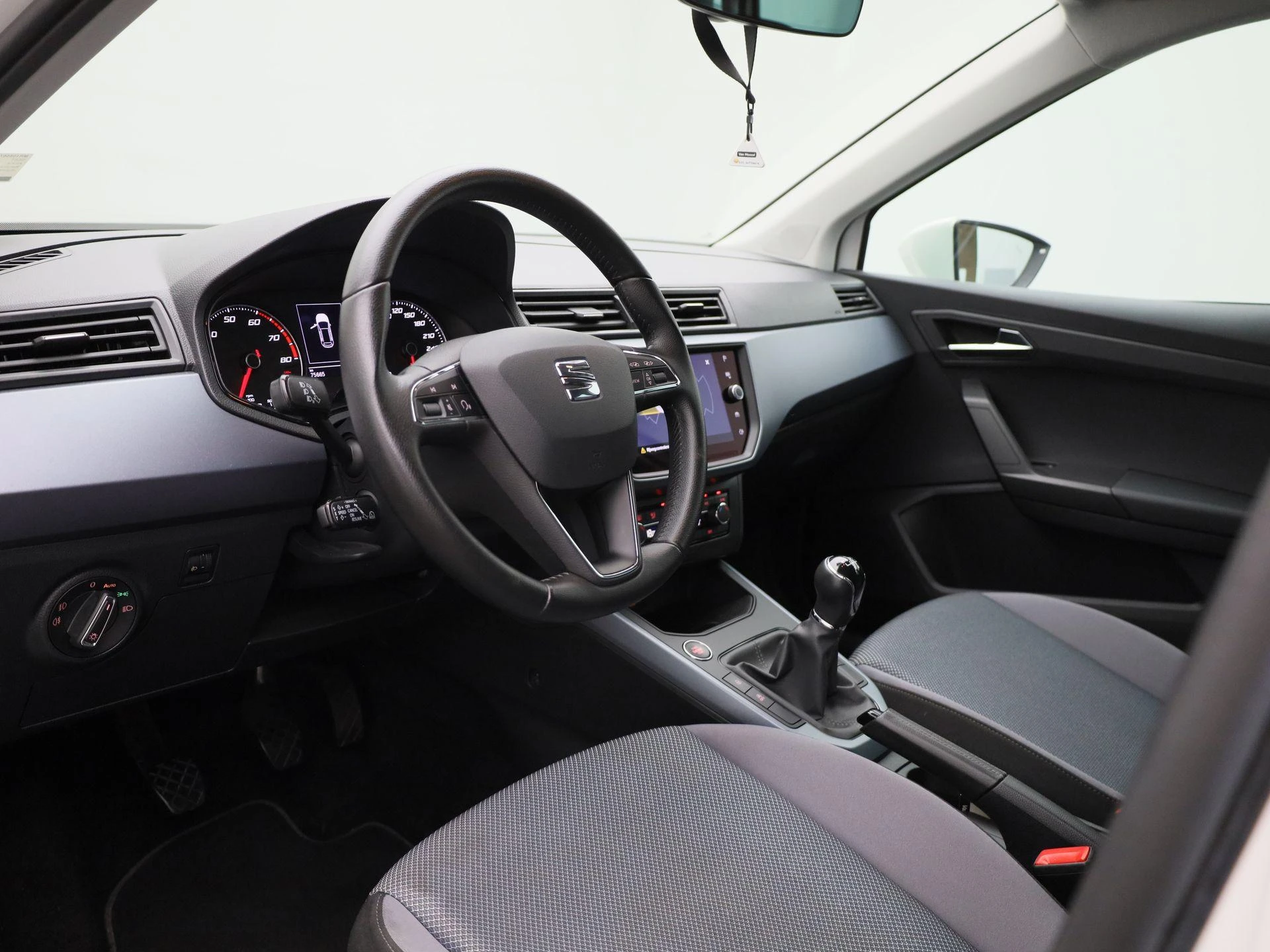 SEAT-Arona-image-29