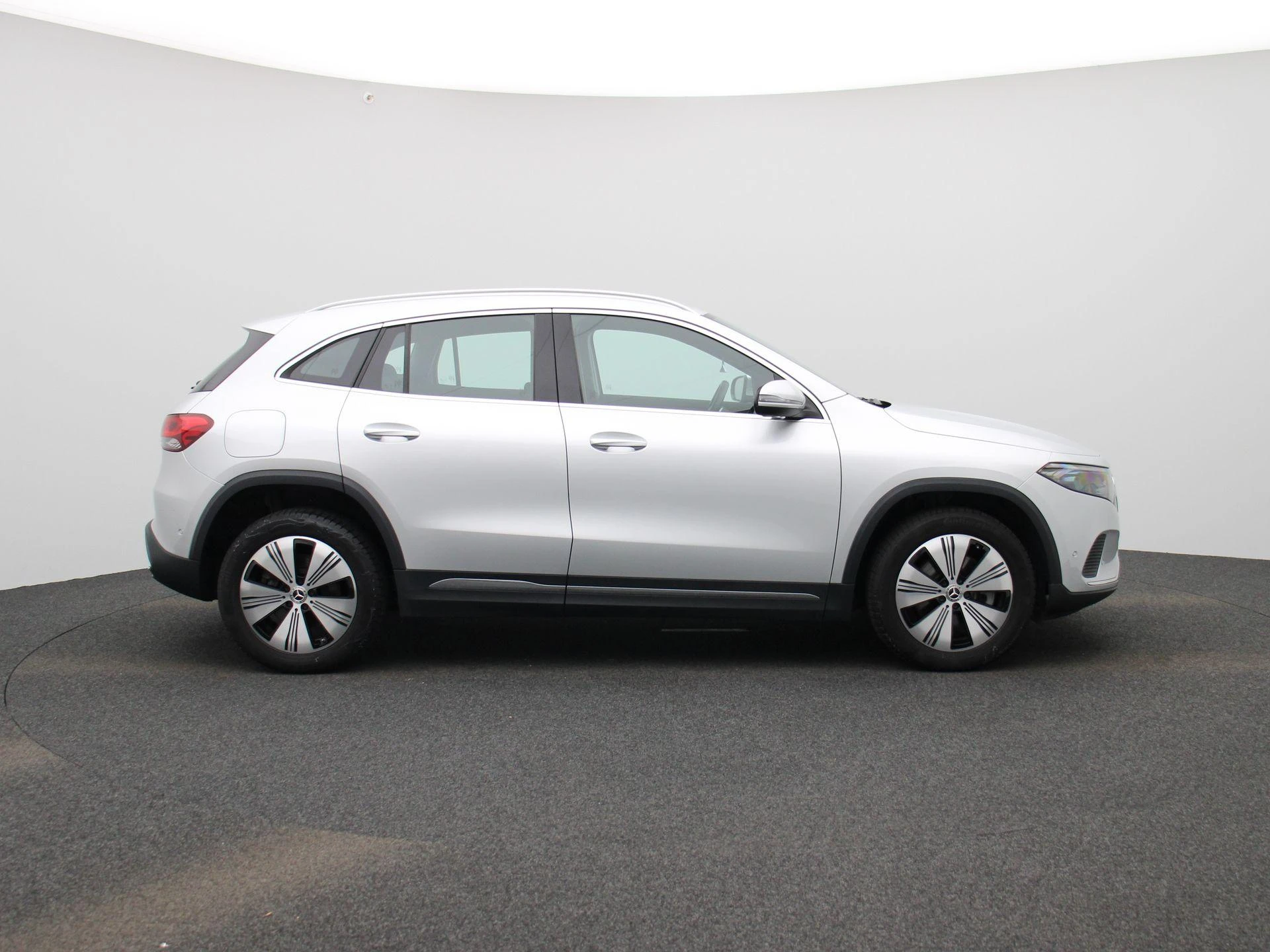 Mercedes-Benz-EQA-image-5