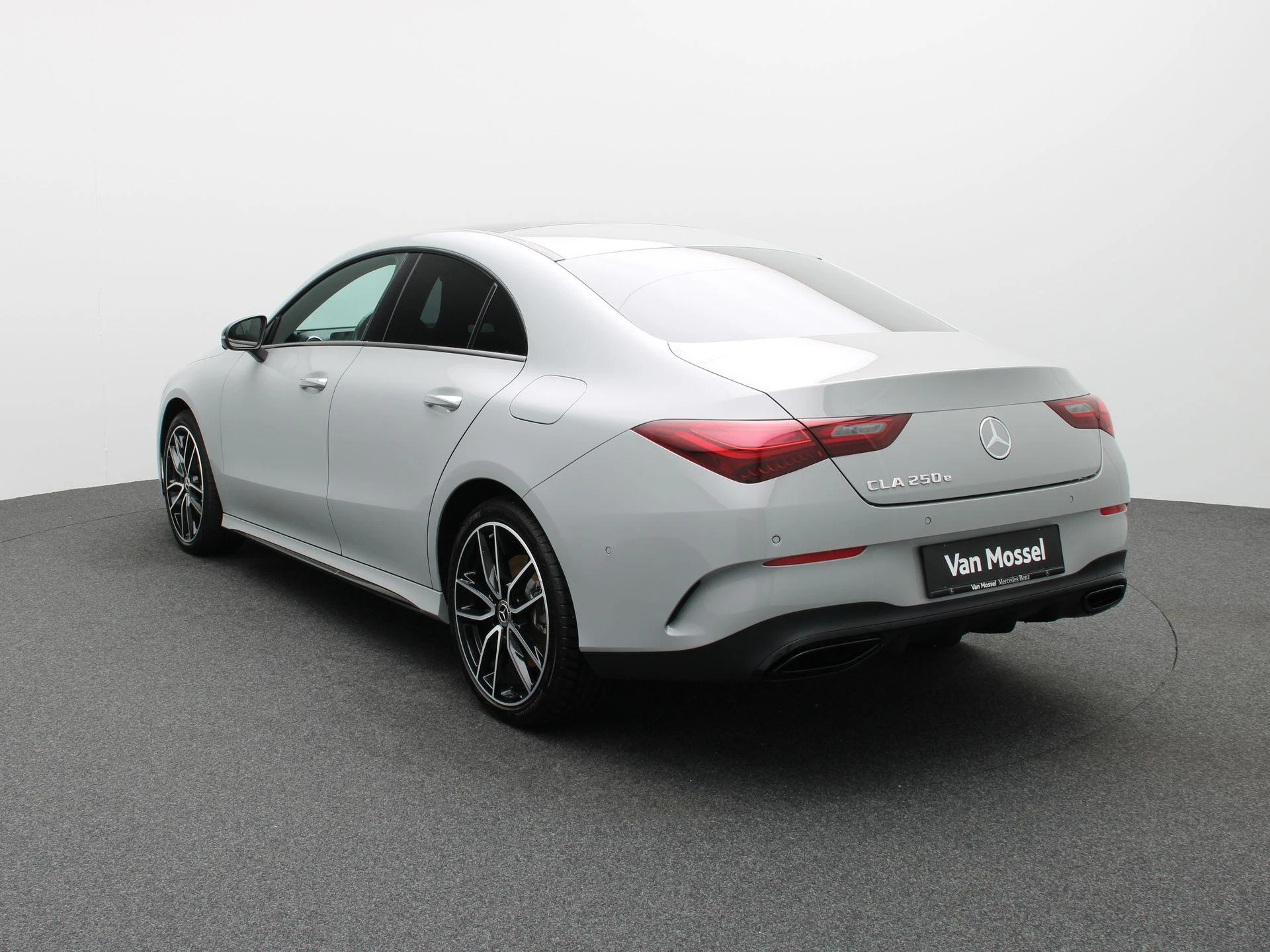 Mercedes-Benz-CLA-image-1