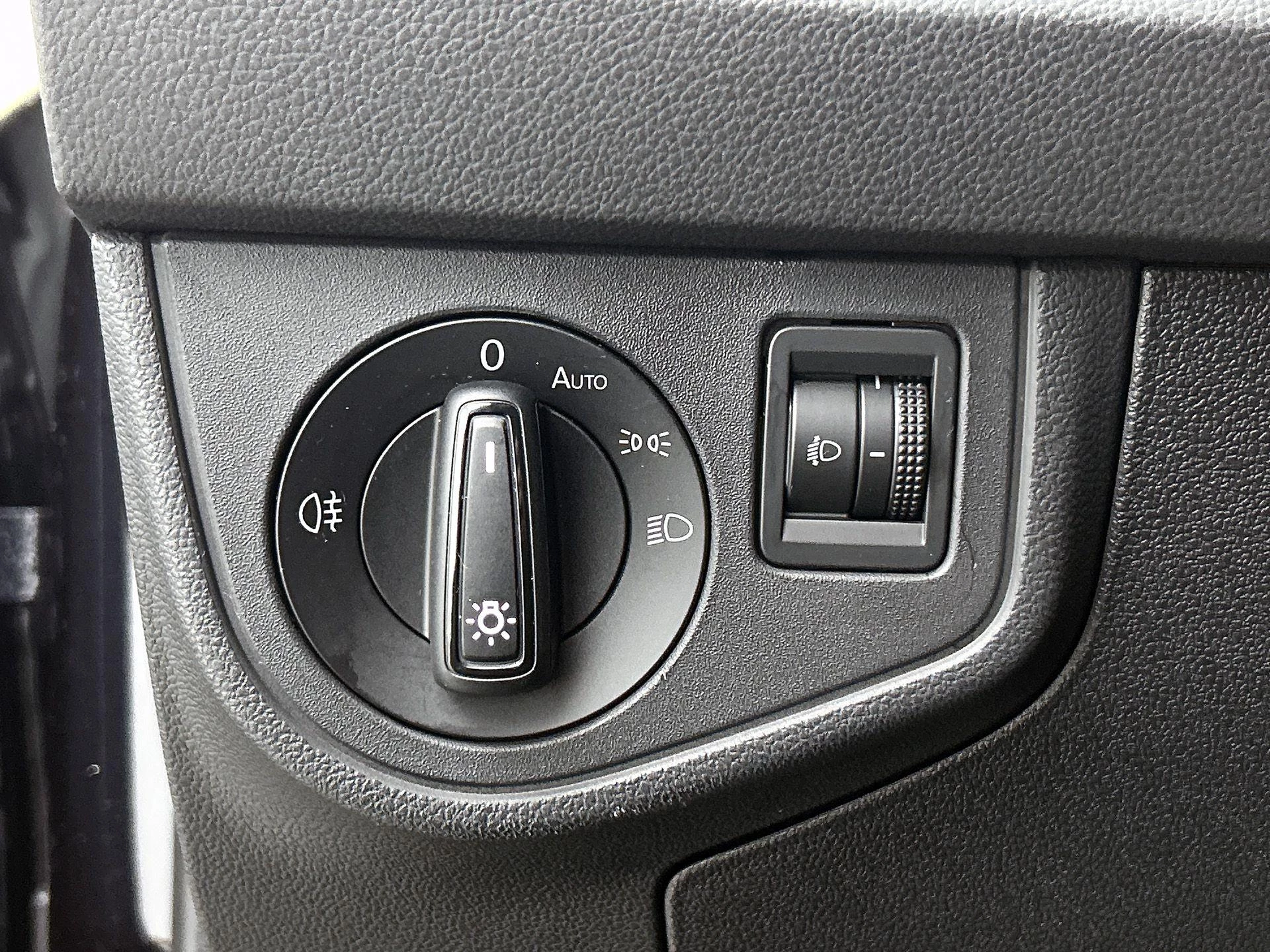 Volkswagen-Polo-image-14