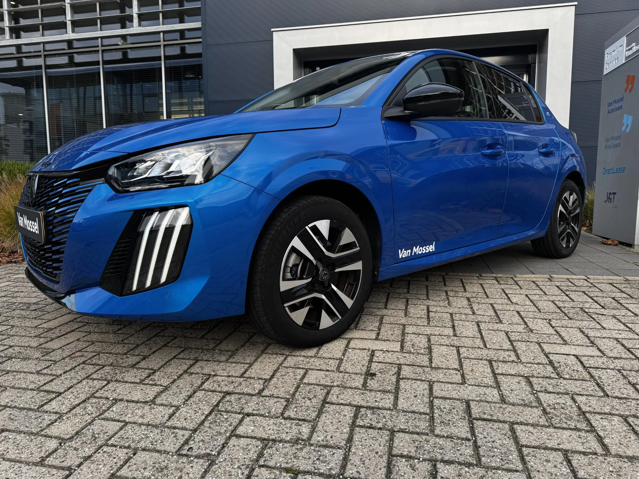 Peugeot-e-208-image-5