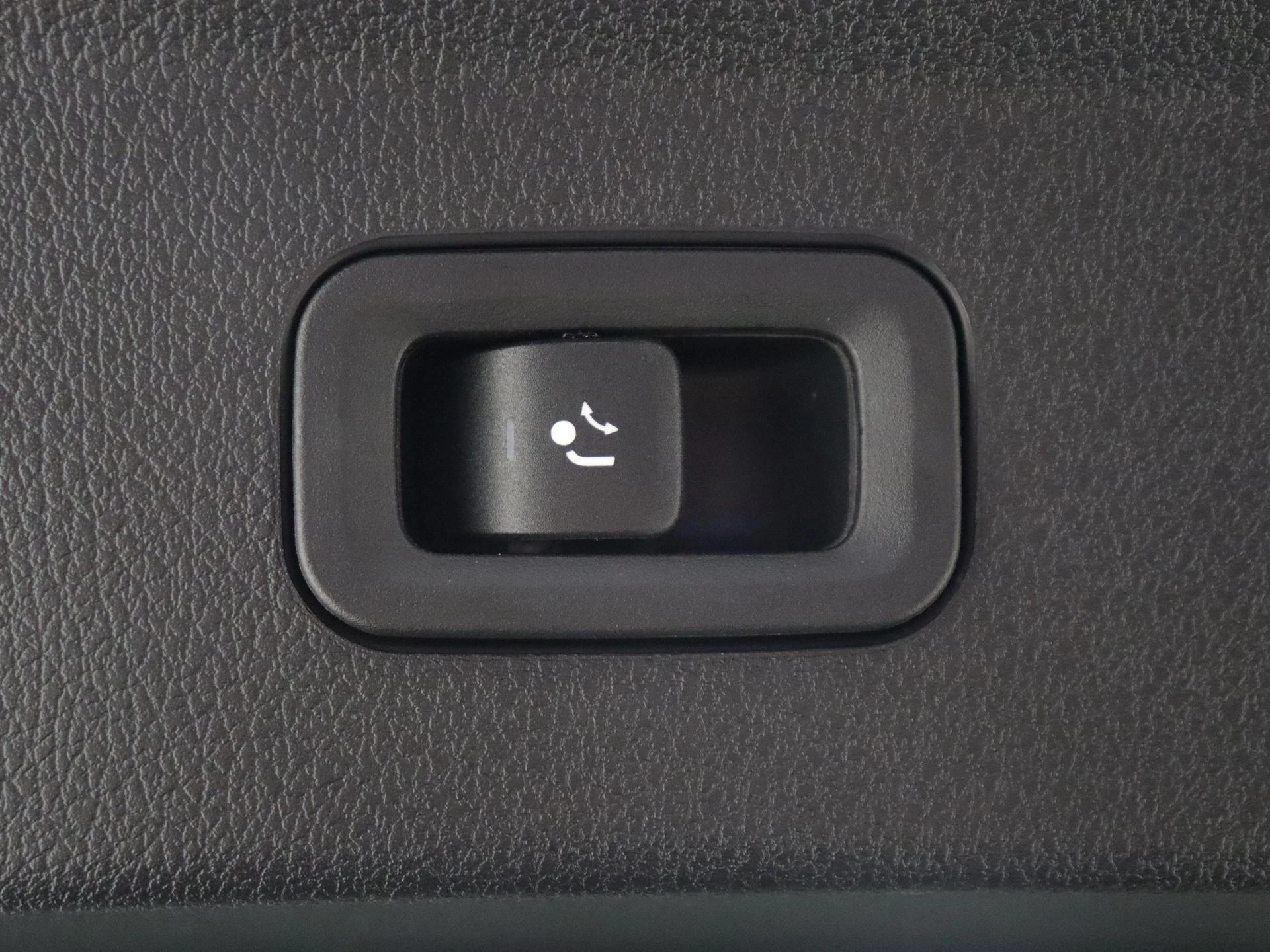 Mercedes-Benz-GLE-image-37