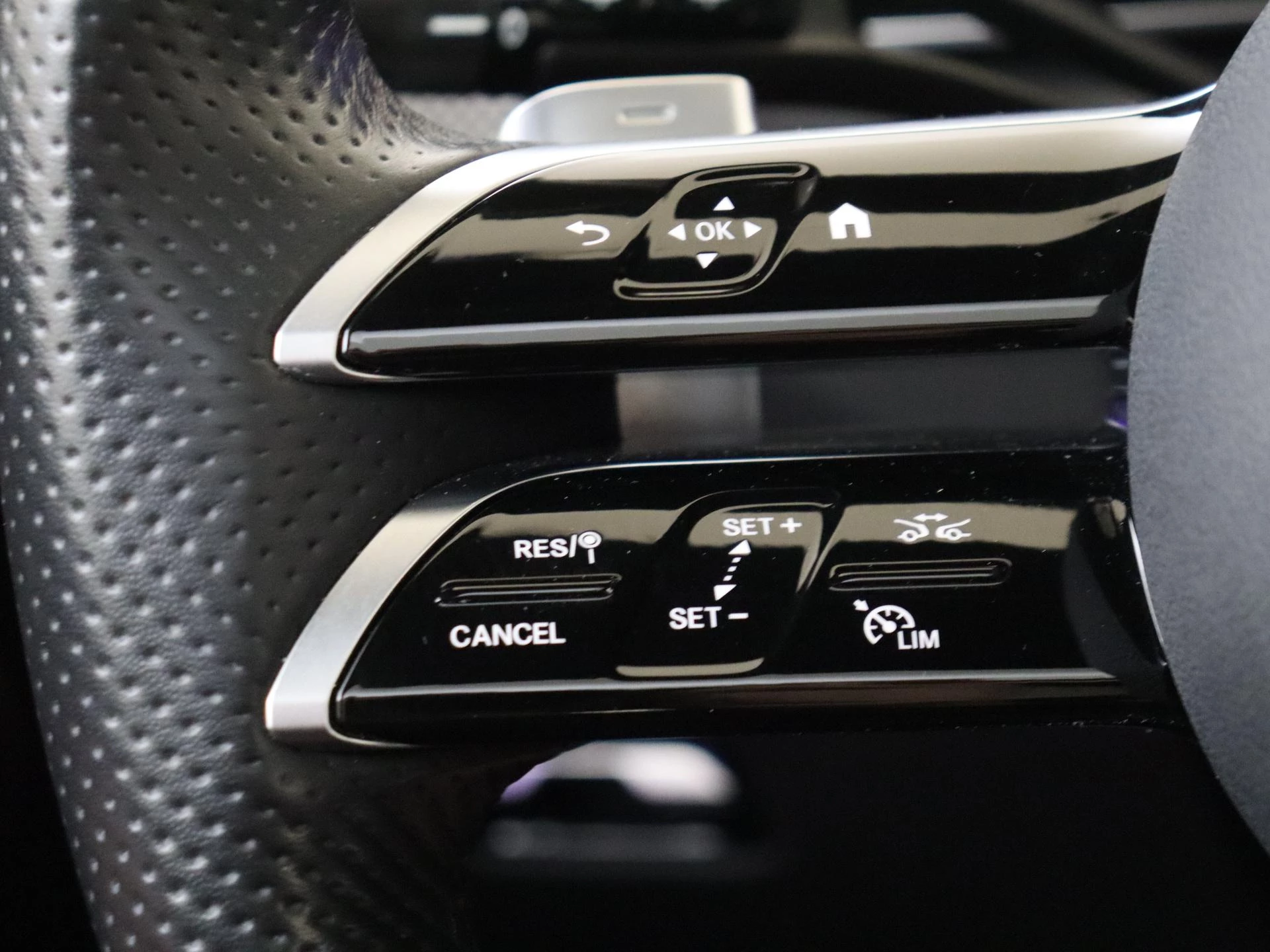 Mercedes-Benz-GLC-image-12