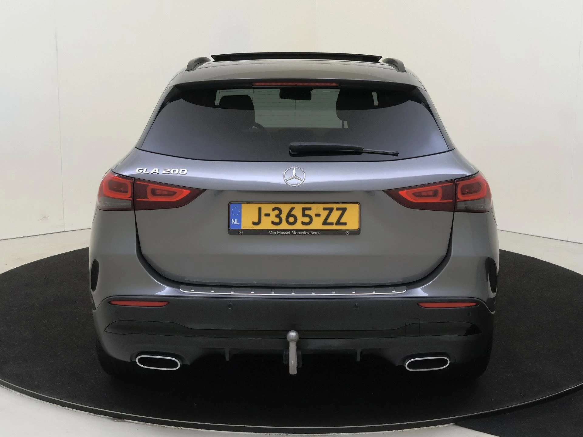 Mercedes-Benz-GLA-image-6