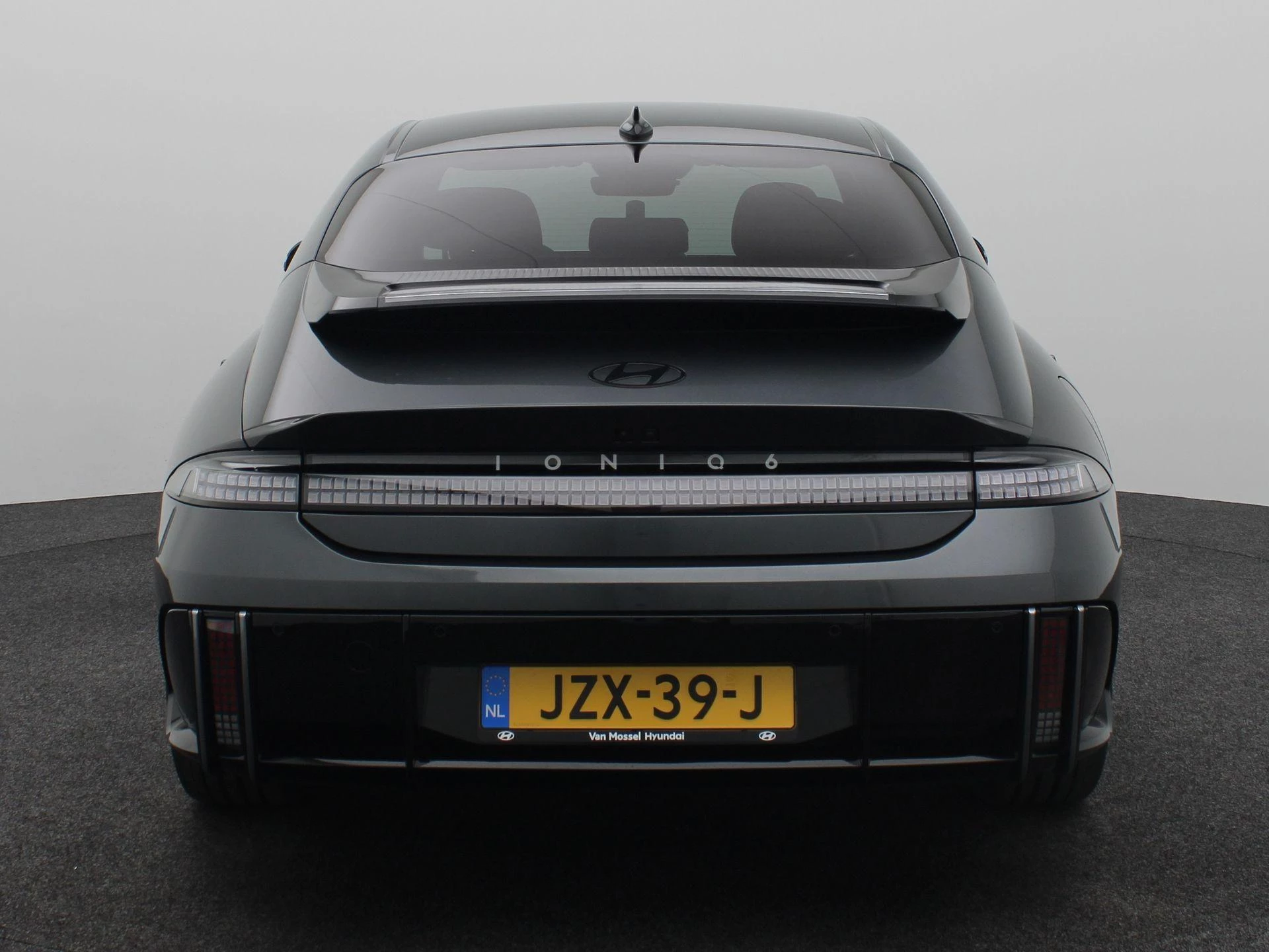 Hyundai-IONIQ 6-image-5