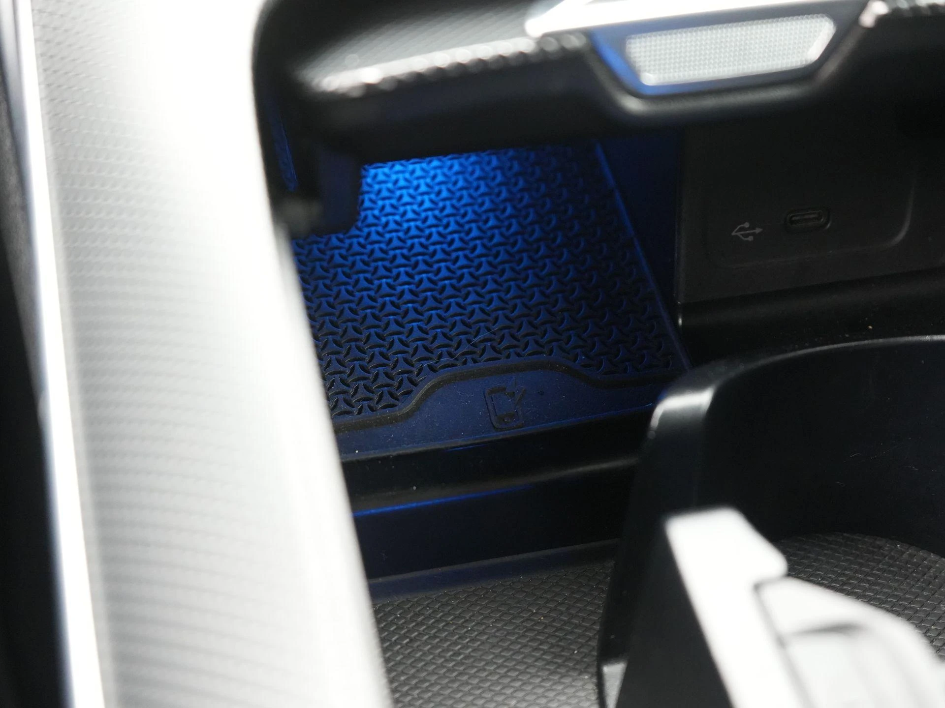 Mercedes-Benz-C-Klasse-image-26