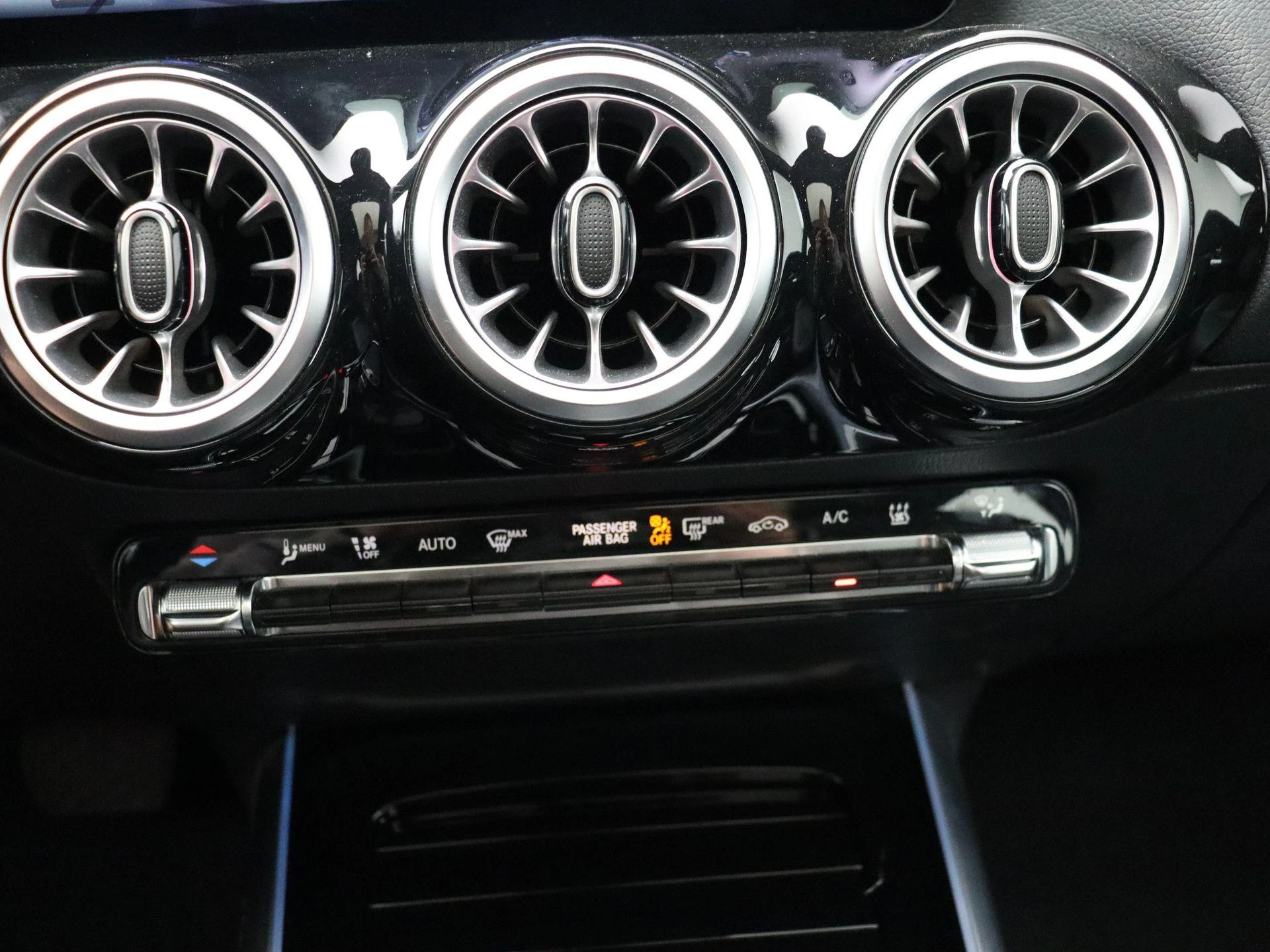 Mercedes-Benz-EQA-image-22
