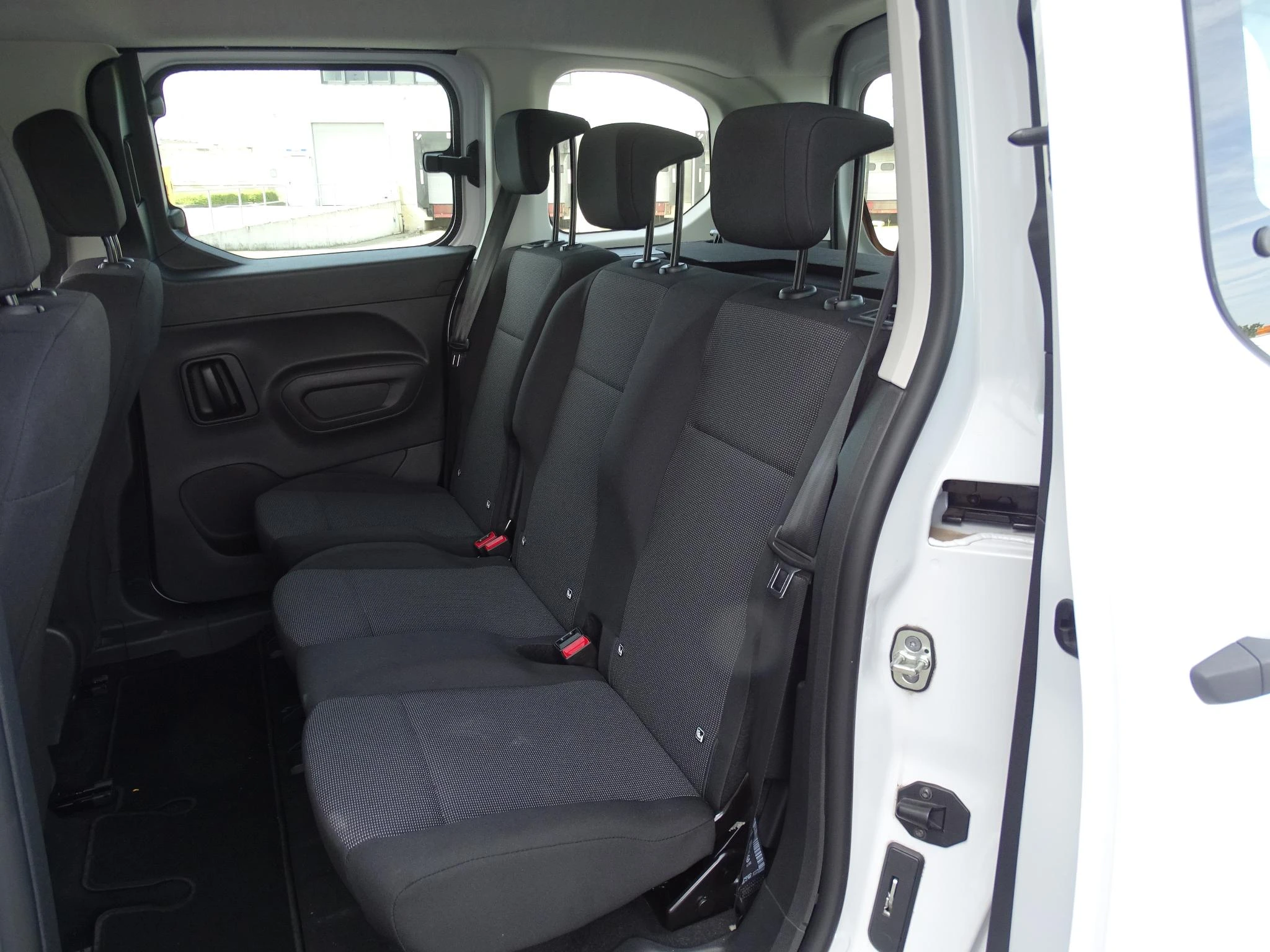 Citroën-ë-Berlingo-image-15