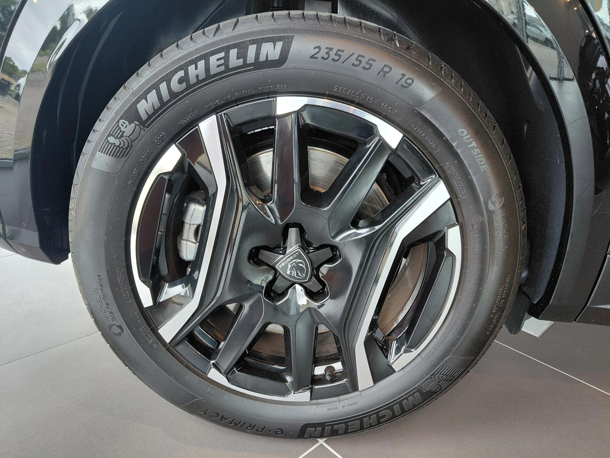 Peugeot e-3008