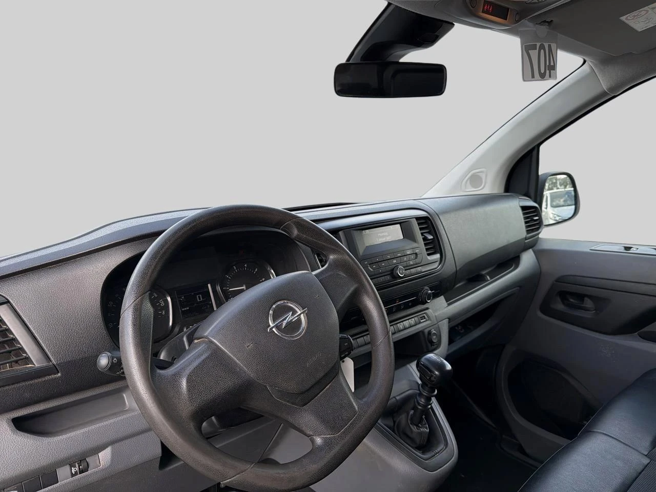 Opel-Vivaro-image-8